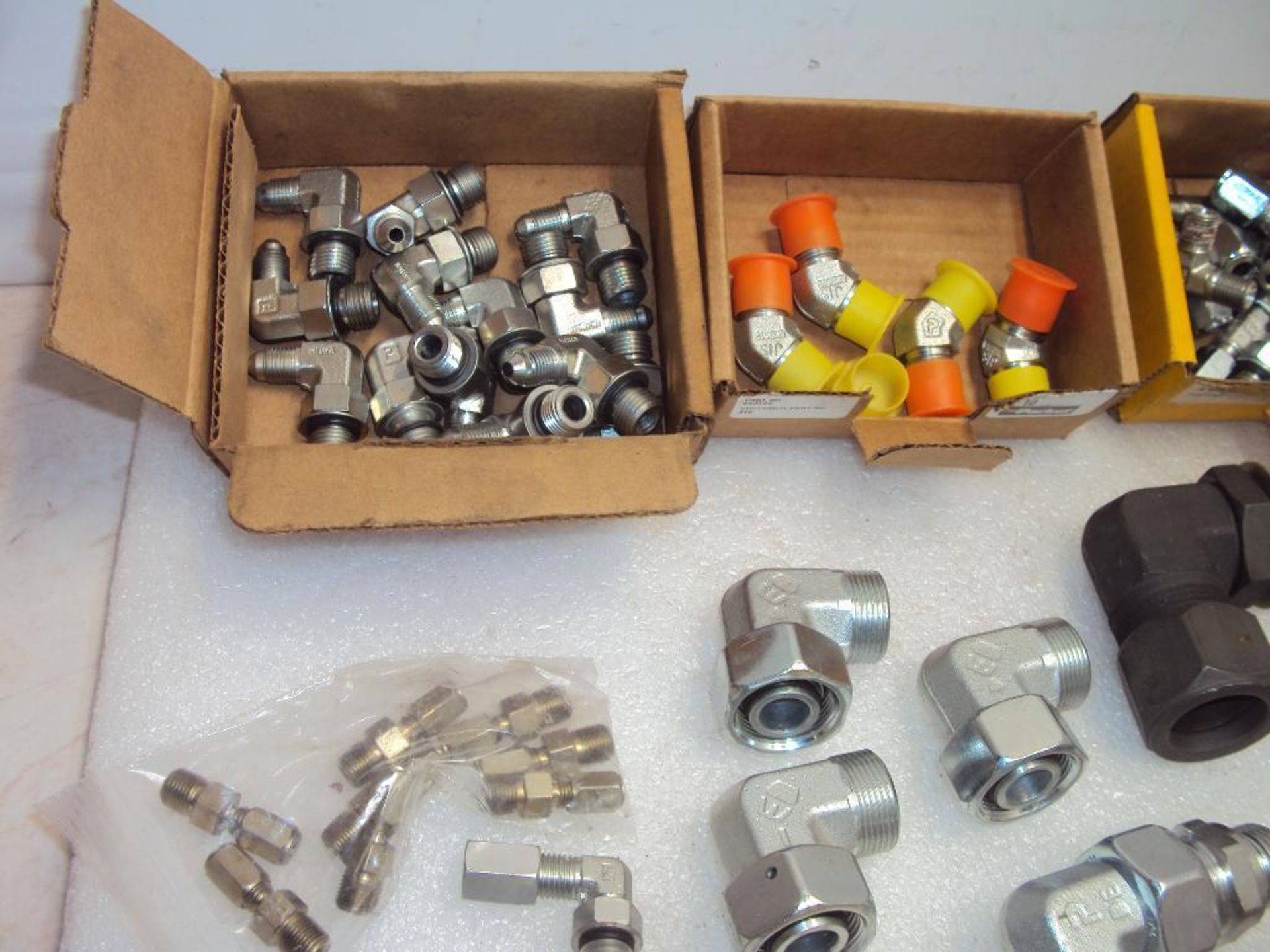 Assorted Hydraulic Fittings Elbows and Tees - Image 2 of 6