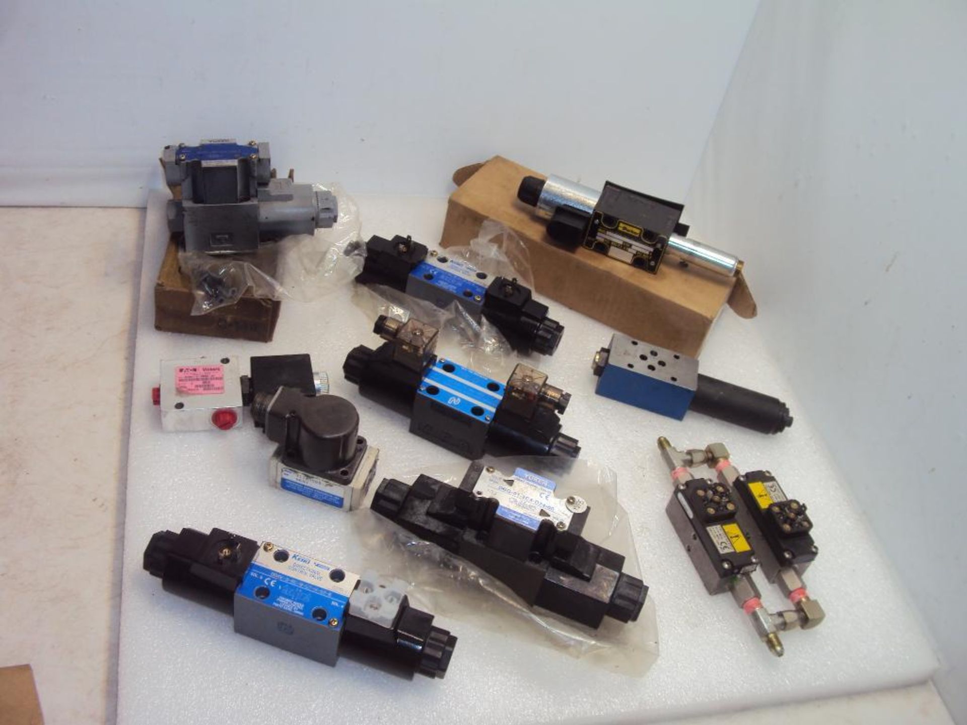 Assorted Hydraulic Directional Valves