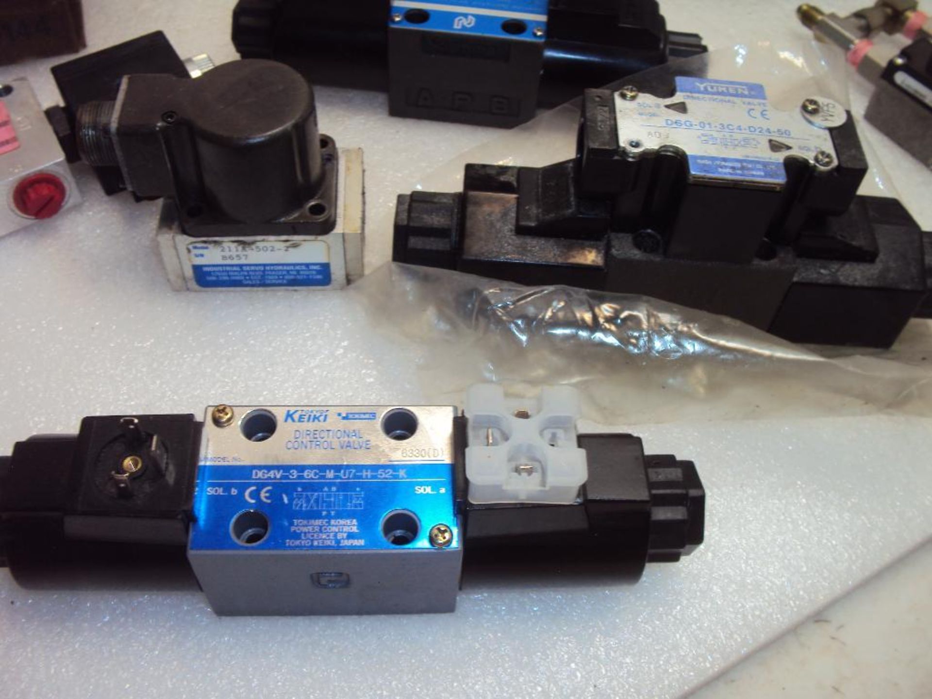 Assorted Hydraulic Directional Valves - Image 2 of 2