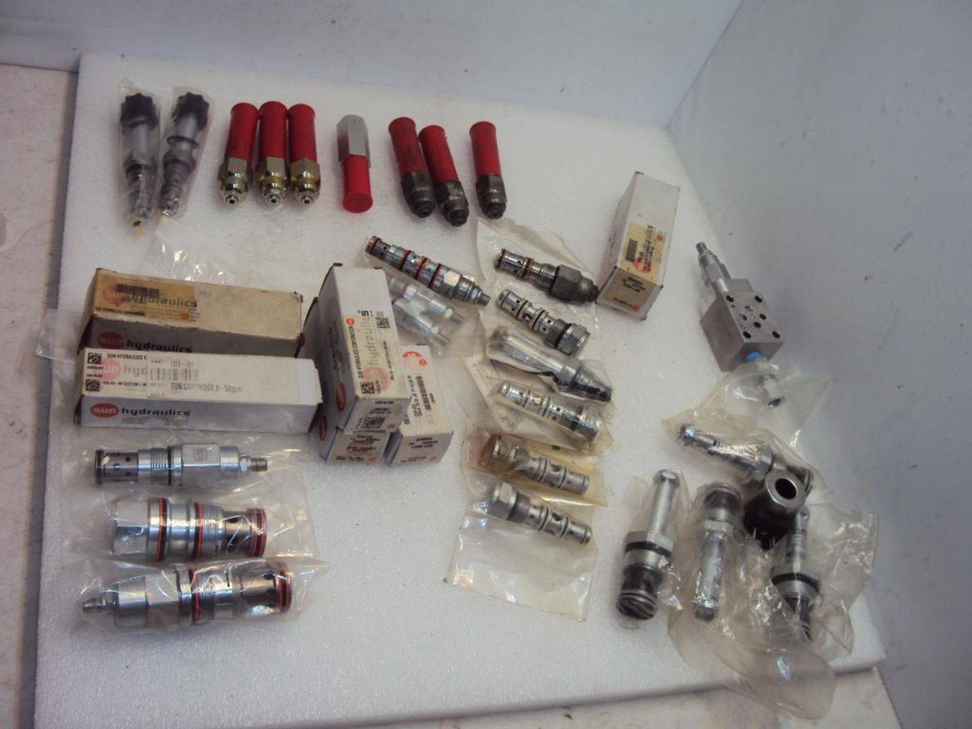 Assorted Sun Hydraulics Cartridge Spool Valves