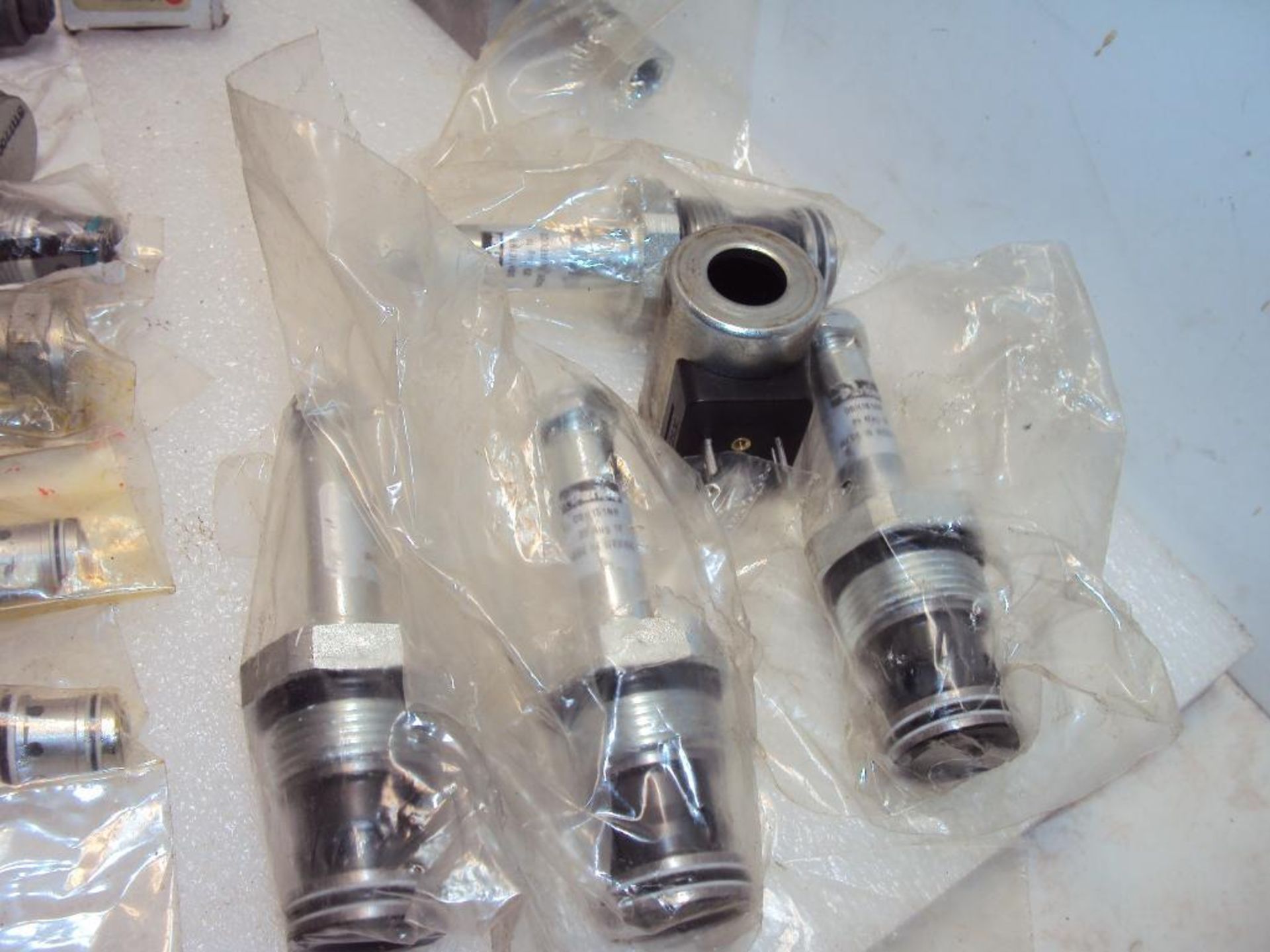 Assorted Sun Hydraulics Cartridge Spool Valves - Image 6 of 6