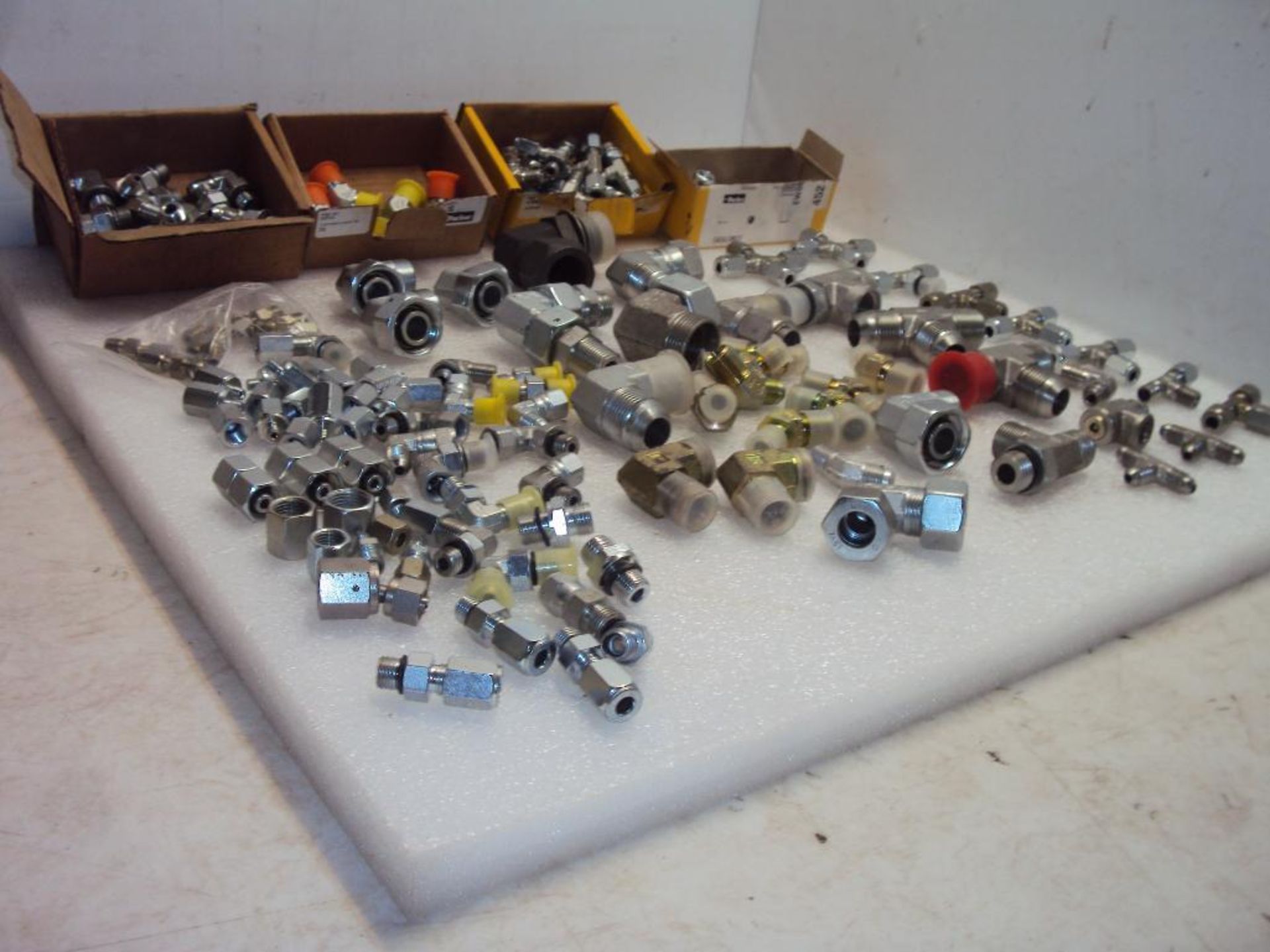 Assorted Hydraulic Fittings Elbows and Tees - Image 6 of 6