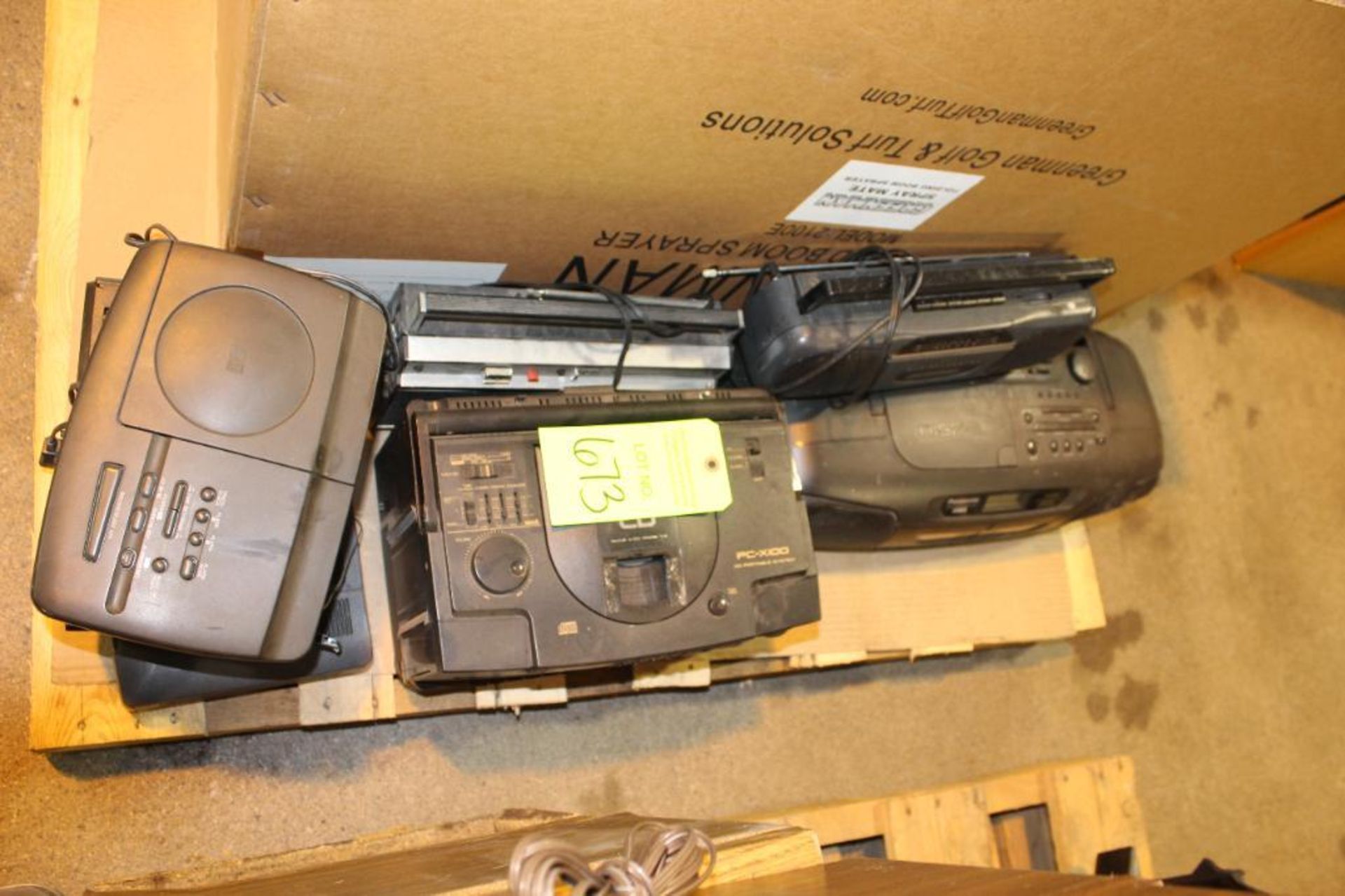 Lot of Assorted CD Players and Radios - Image 2 of 3