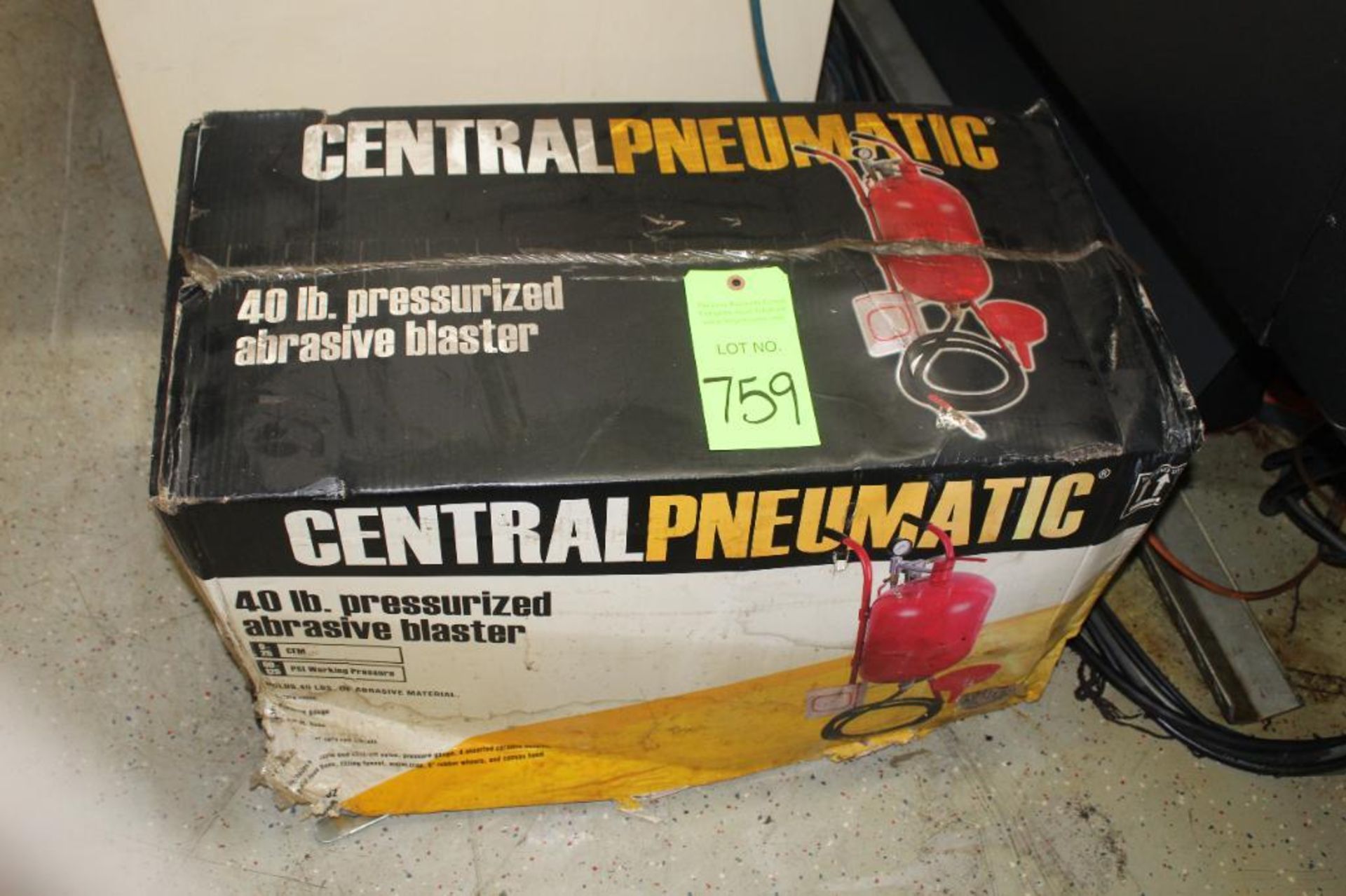 Central Pneumatic 40LB Pressurized Abrasive Blaster