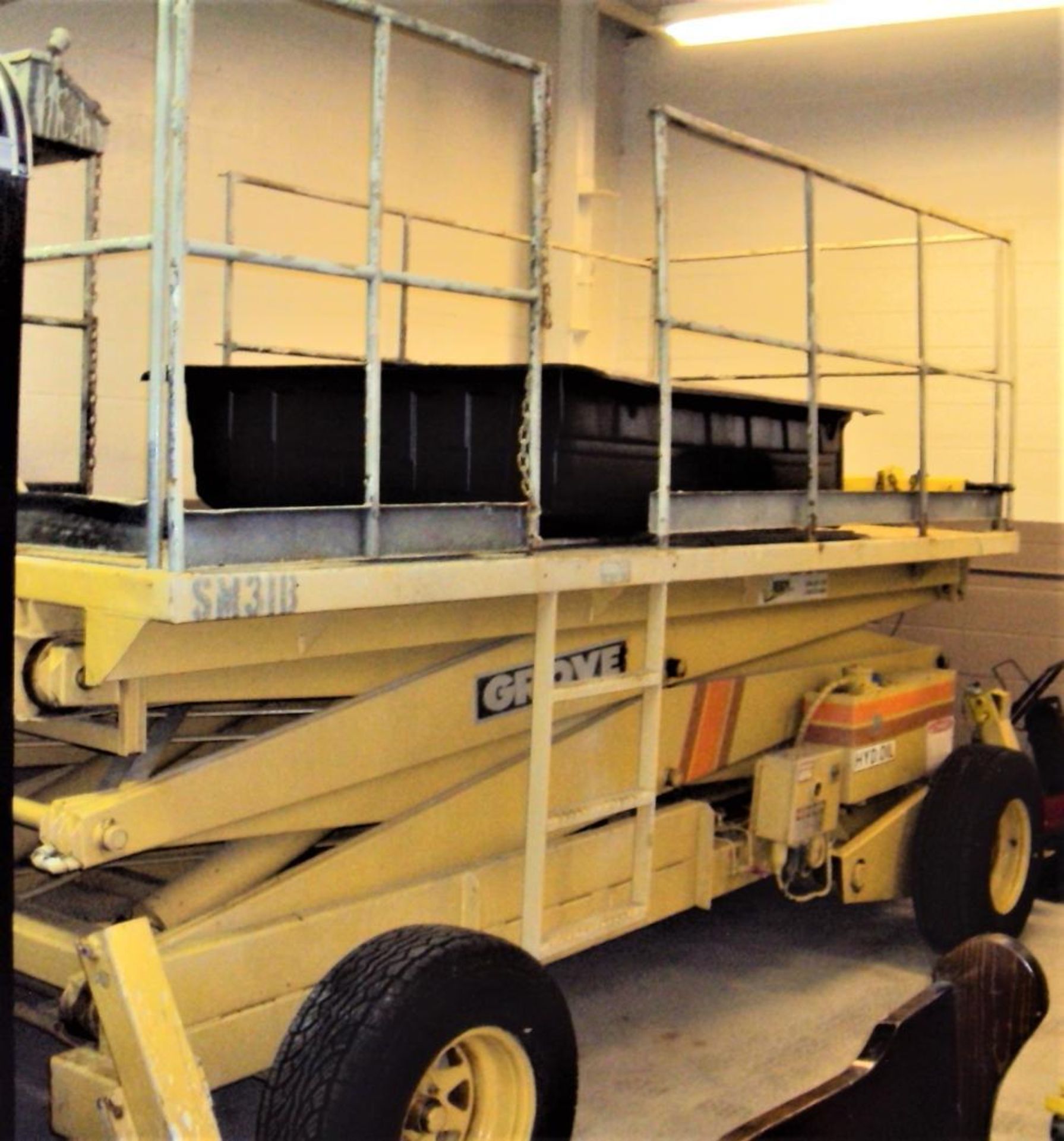 GROVE SM31 5'X13' DRIVABLE PLATFORM LIFT