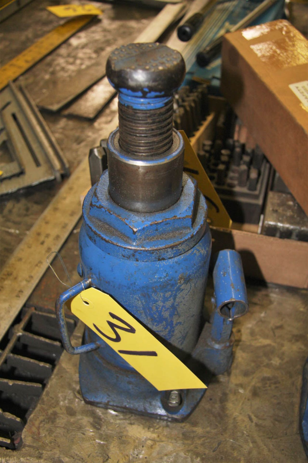 Approximately 10 Ton Hydraulic Jack