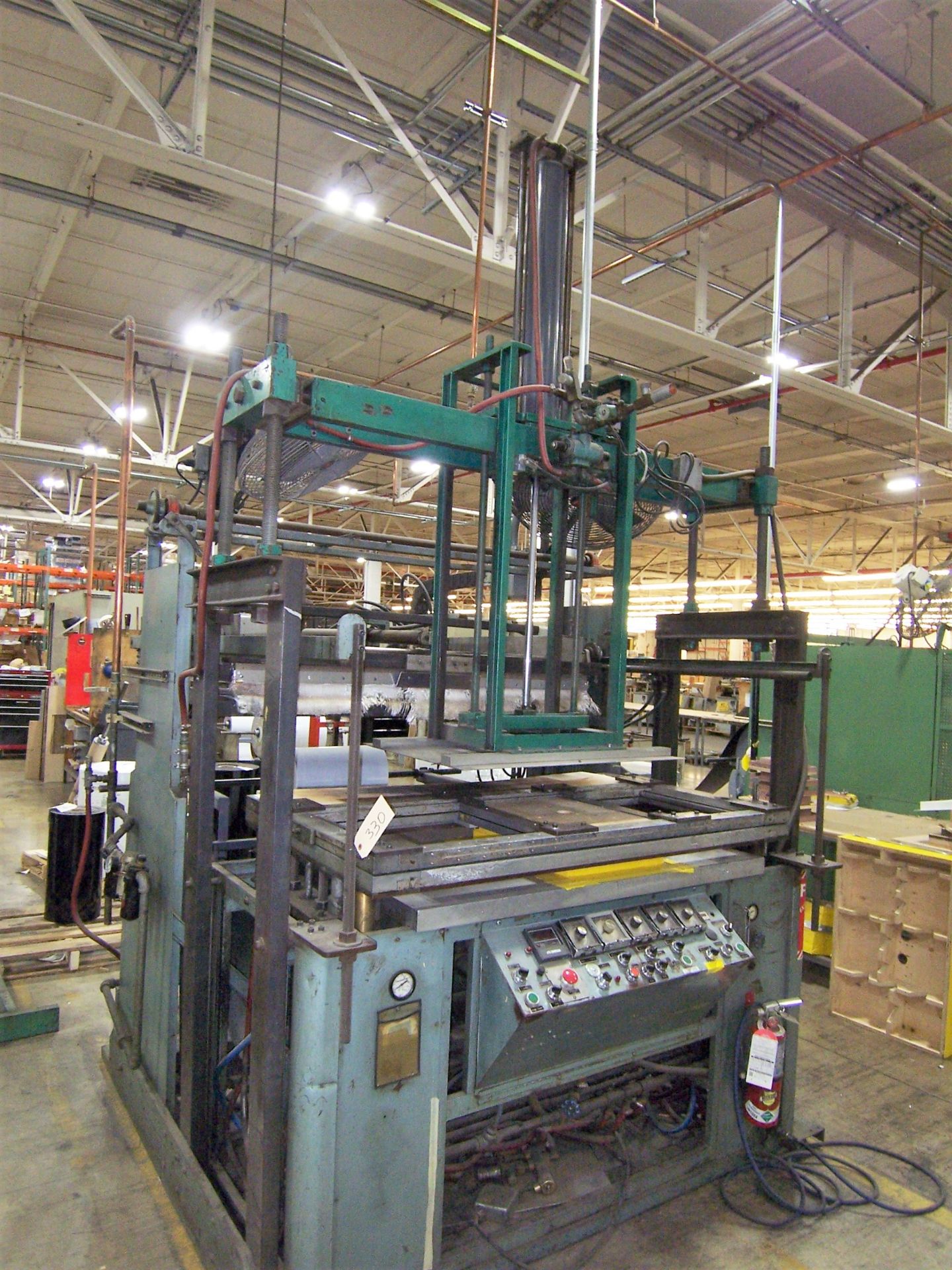 PACKAGING INDUSTRIES MDL.VF3050 SINGLE STATION THERMOFORMER, 30" X 50" TABLE - Image 2 of 3