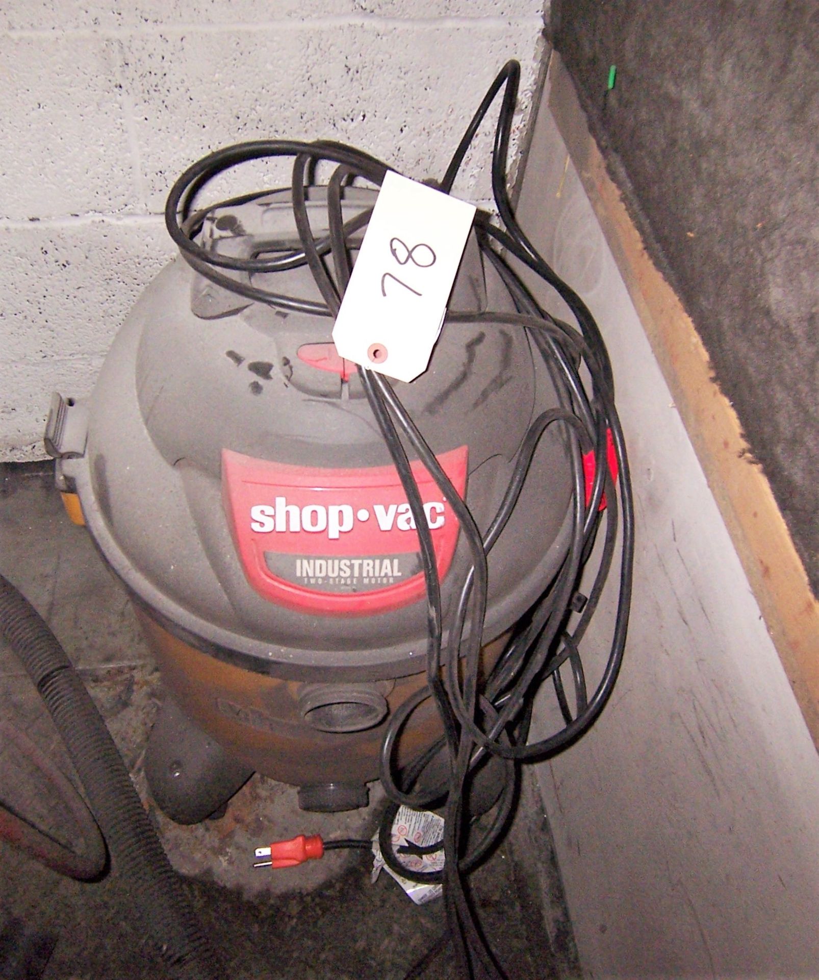 INDUSTRIAL SHOP VAC