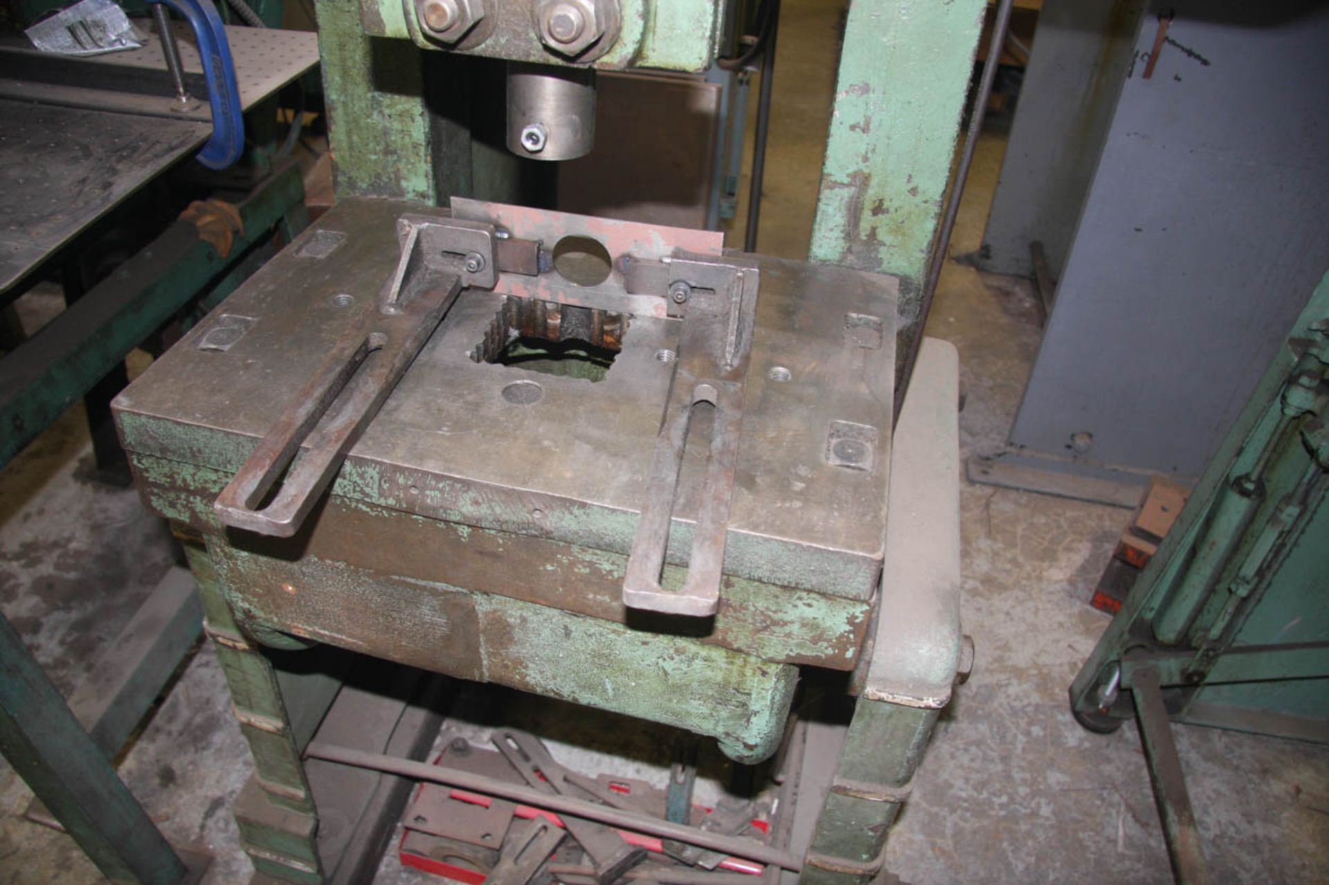 Rouselle NO.3, 25 Ton OBI Fly Wheel Type Mechanical Punch Press - Image 4 of 6