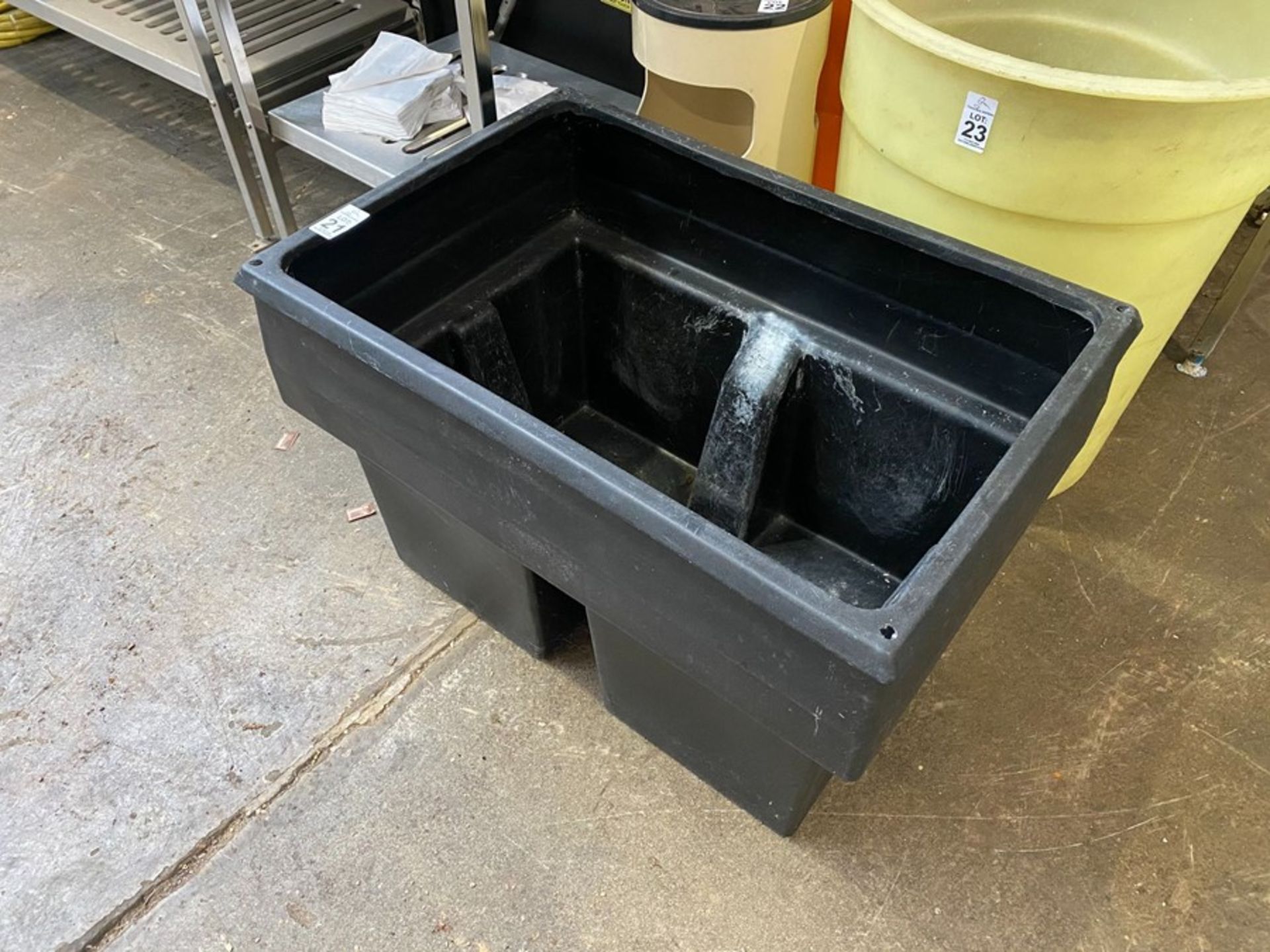 BLACK PLASTIC TUB