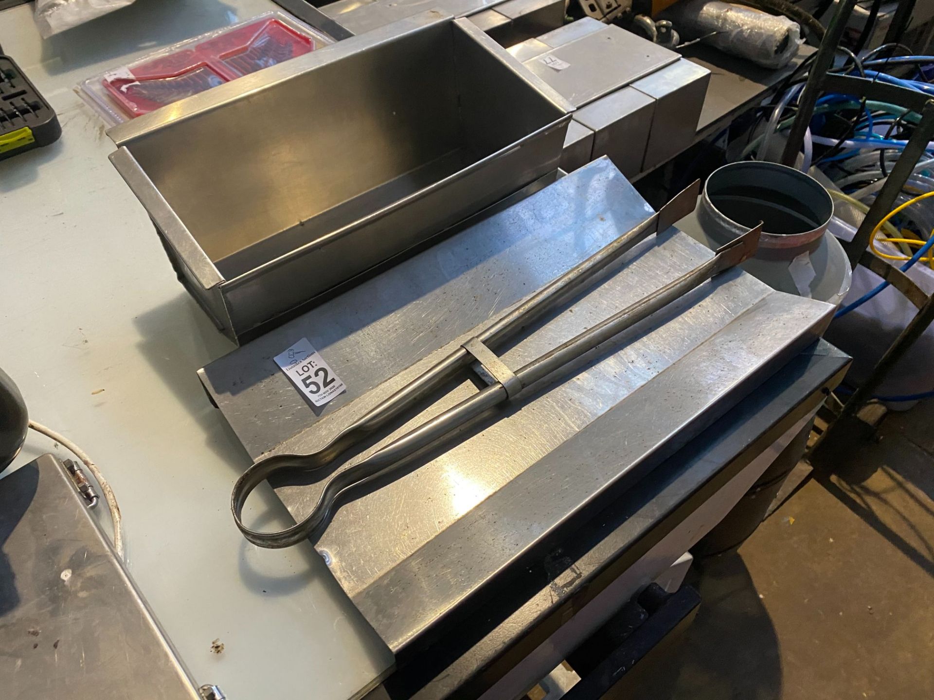 3X STAINLESS STEEL KITCHEN ITEMS