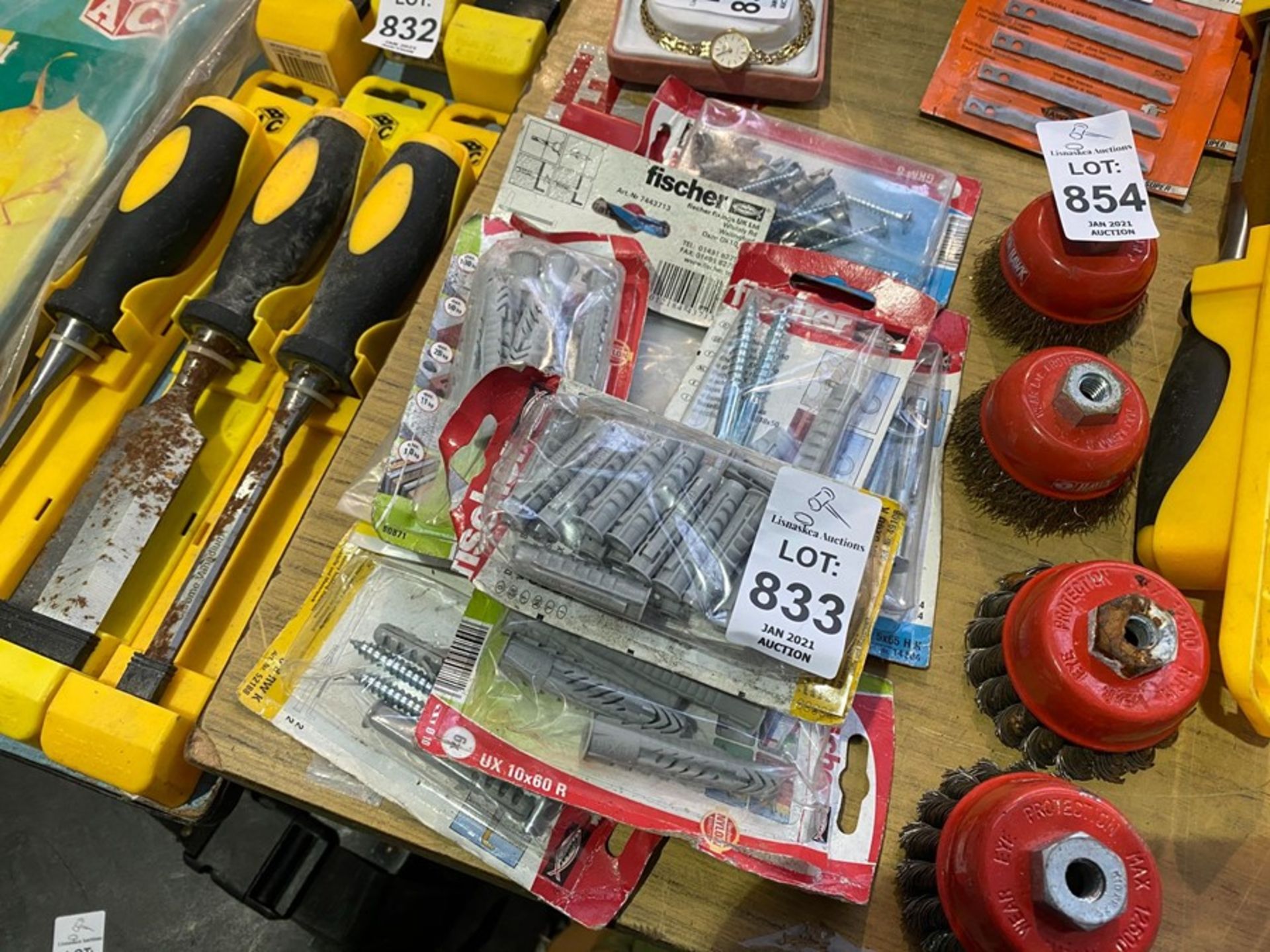 JOB LOT OF FIXINGS