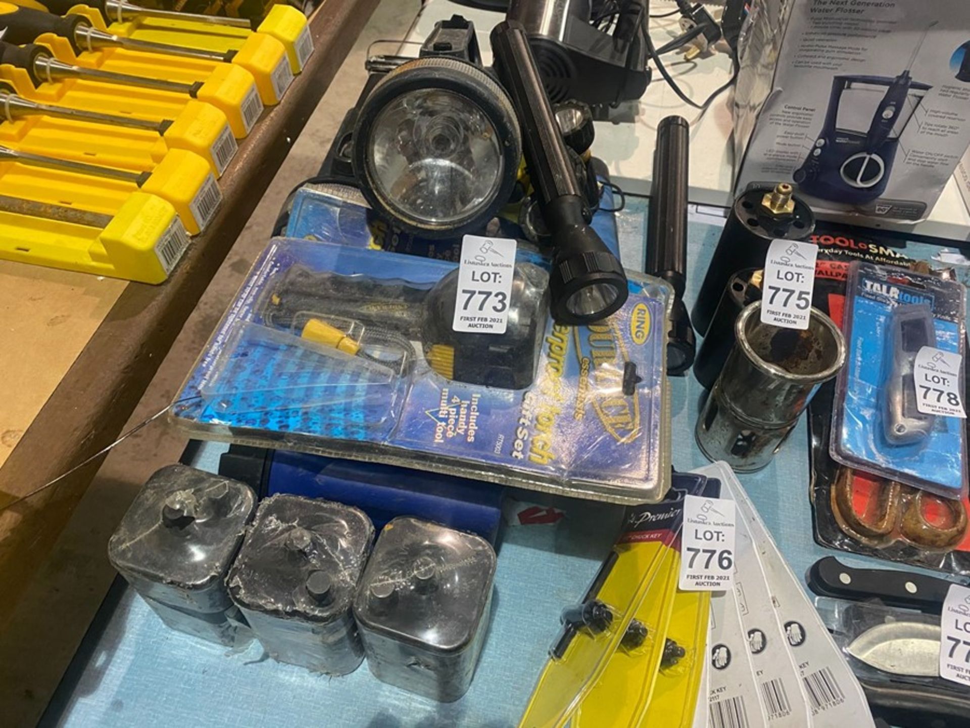 JOB LOT OF TORCHES AND BATTERIES