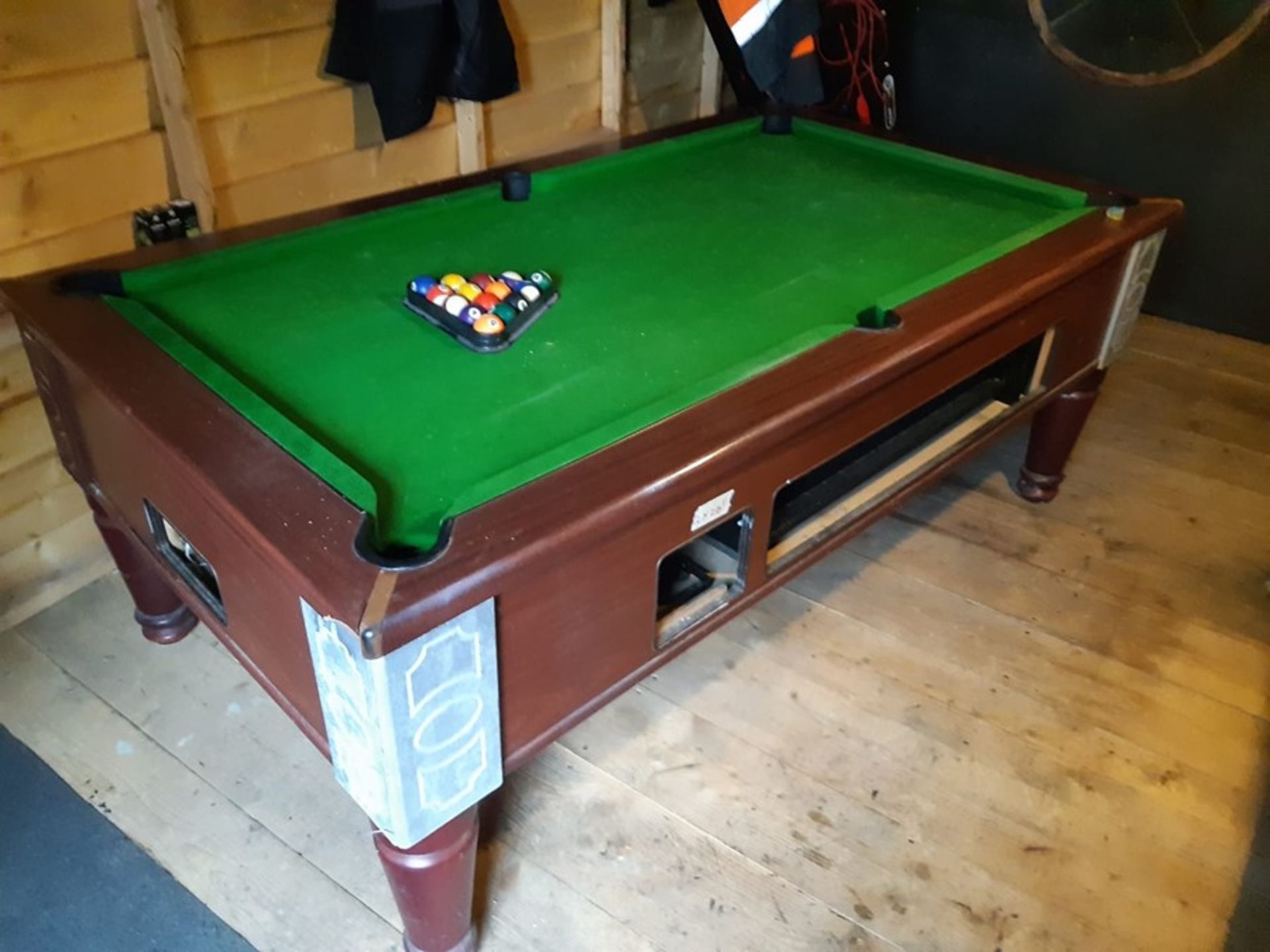 POOL TABLE (GOOD CONDITION) WITH CUES AND BALLS