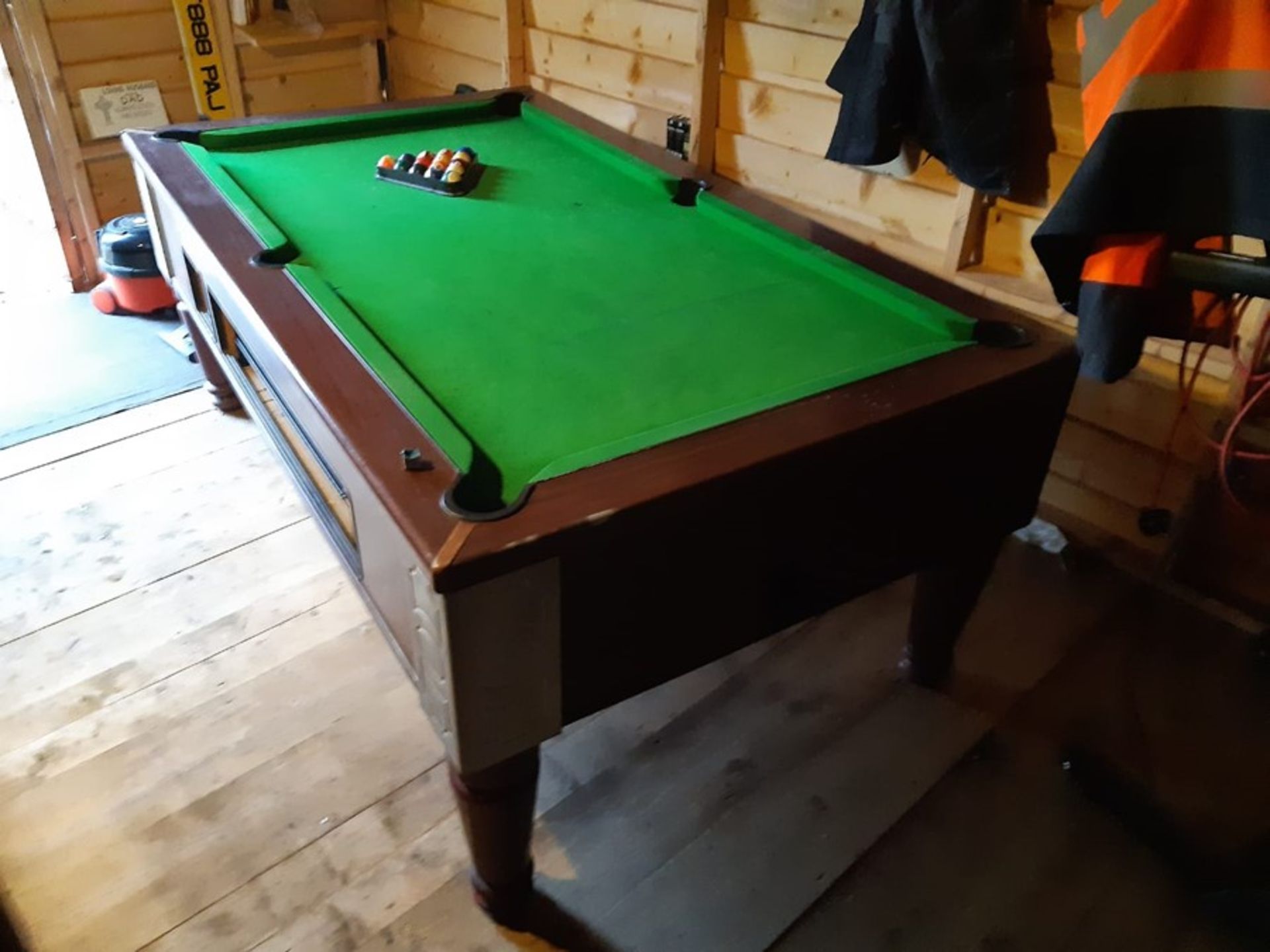 POOL TABLE (GOOD CONDITION) WITH CUES AND BALLS - Image 2 of 2