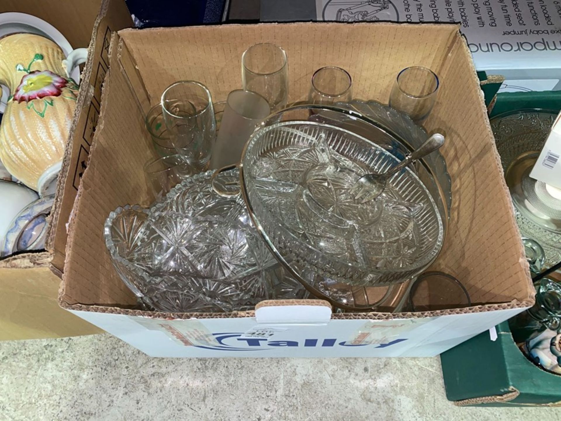 BOX OF GLASSWARE