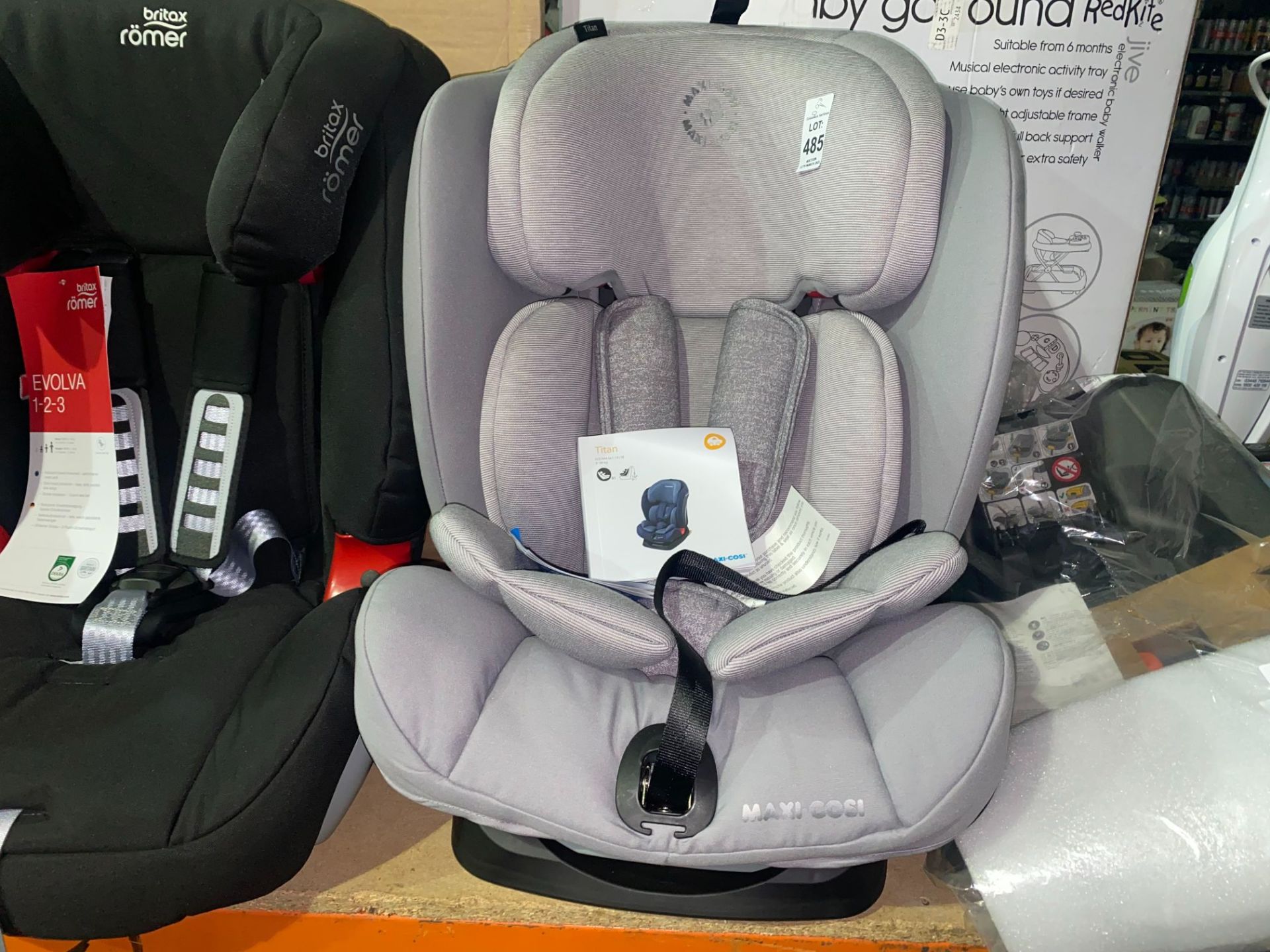 MAXI COSI TITAN BABY CAR SEAT EX DISPLAY