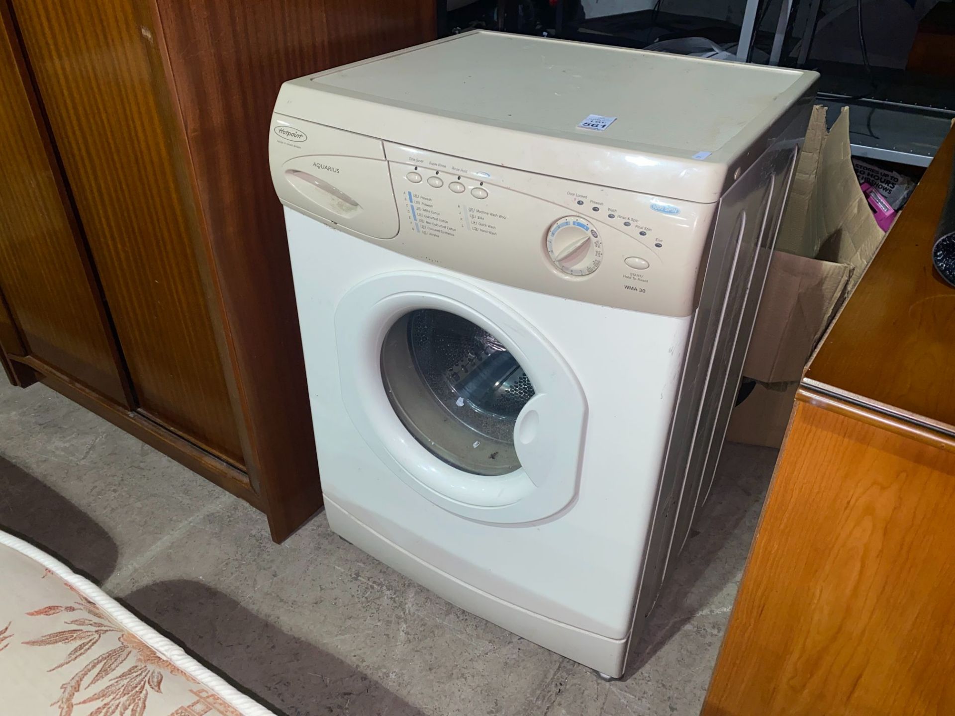 HOTPOINT WASHING MACHINE (WORKING)