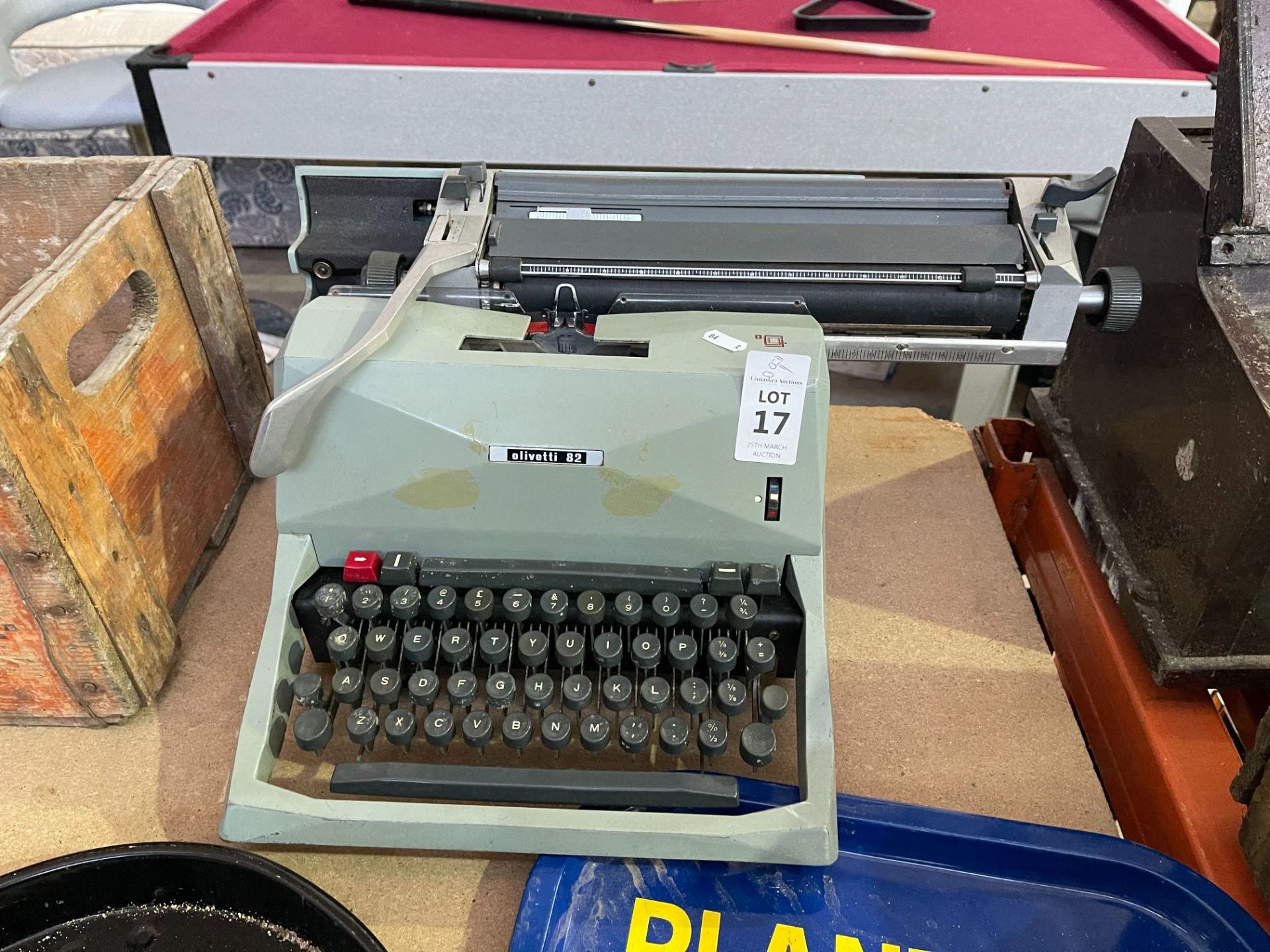 OLIVETTI 82 TYPEWRITER