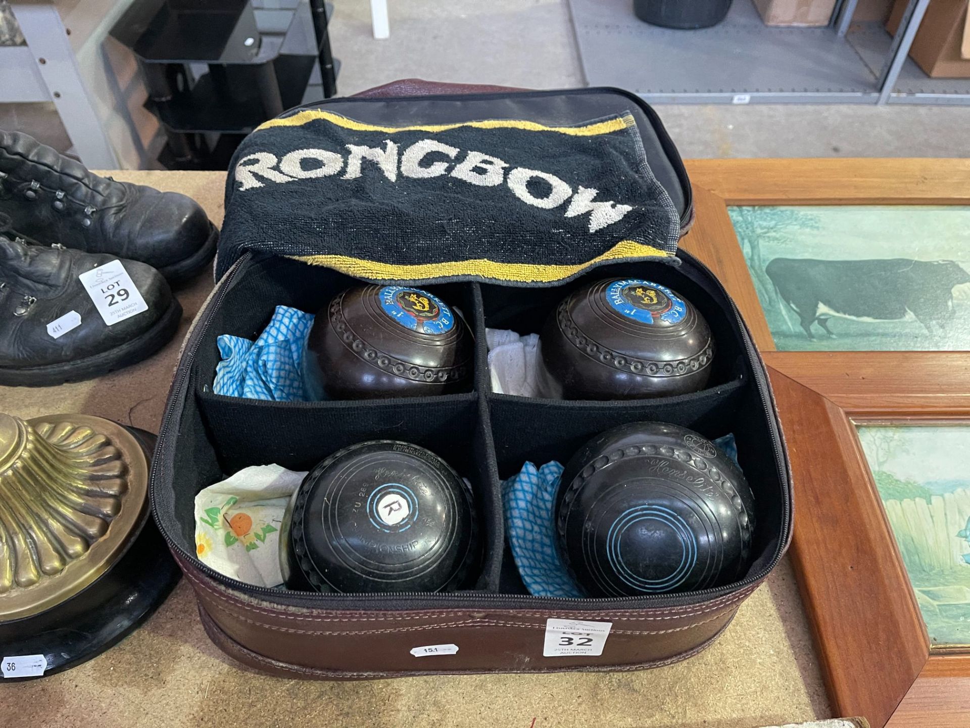 HENSELITE BOWLS BAG AND CARPET BOWLS AND EQUIPMENT