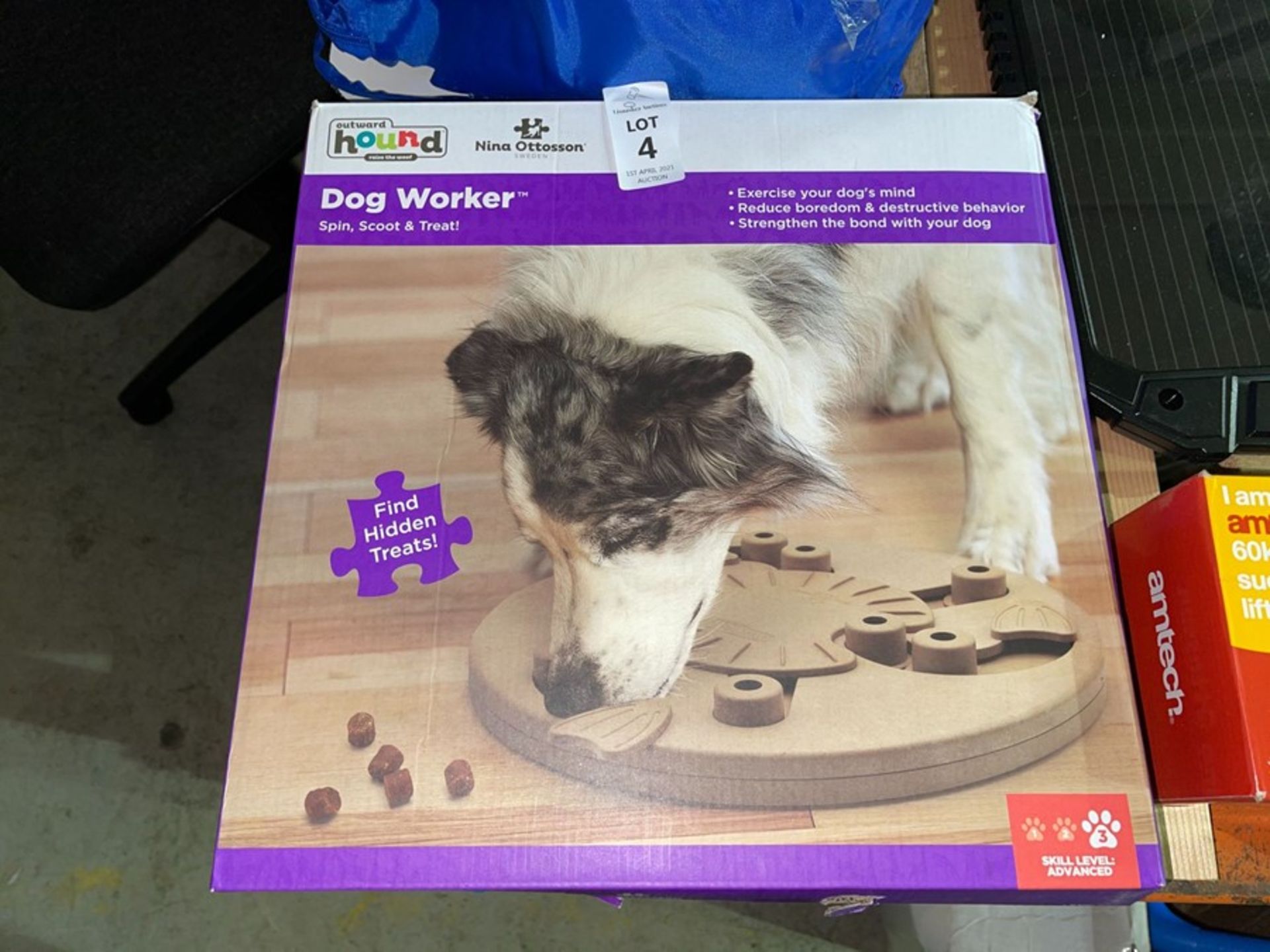 OUTWARD HOUND DOG WORKER TREAT FINDER