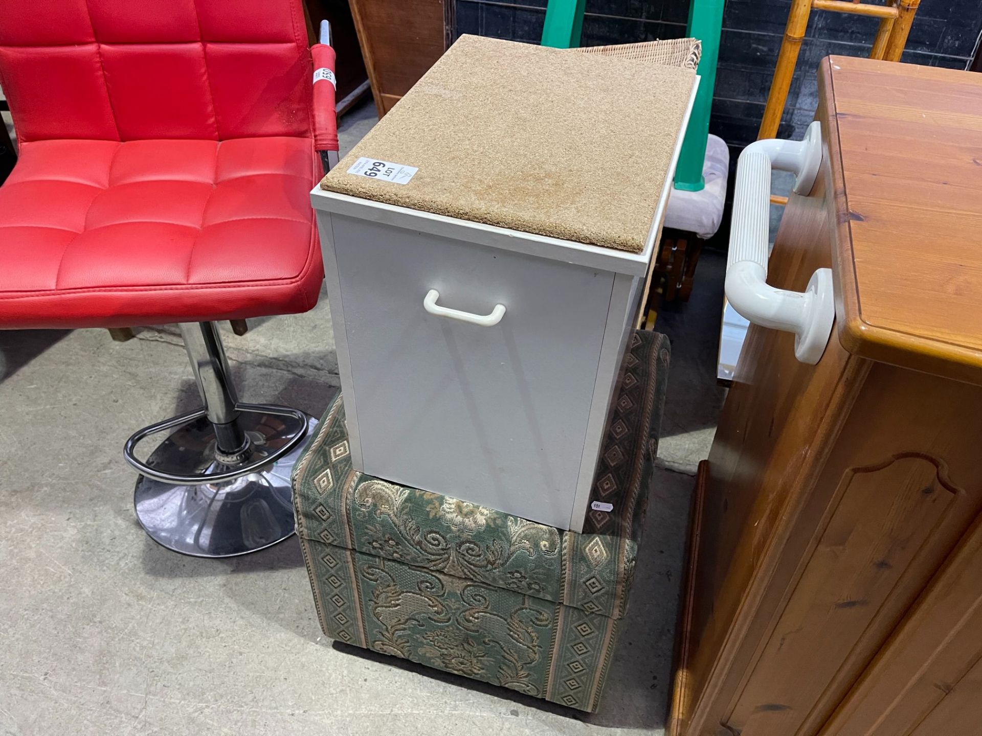 LOT OF 5 ITEMS INC POUFFE/STOOL/STORAGE BOX /BASKET