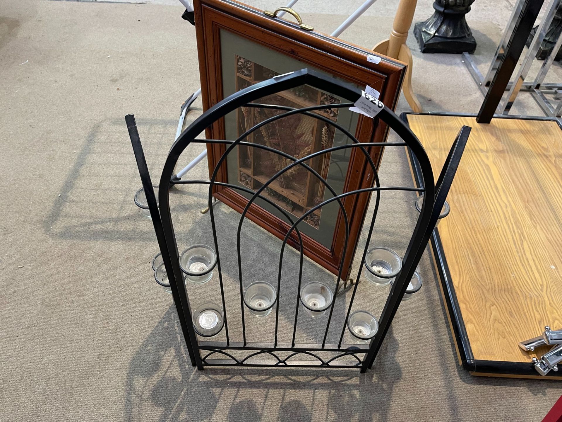 METAL FIRE SCREEN OF T LIGHT HOLDERS