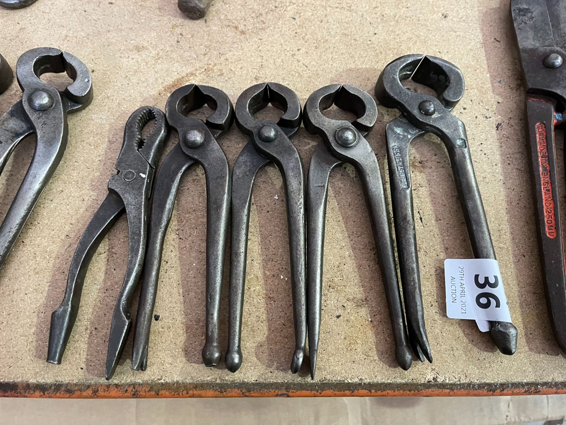 LOT OF 5 TOOLS (MOST PINCERS)