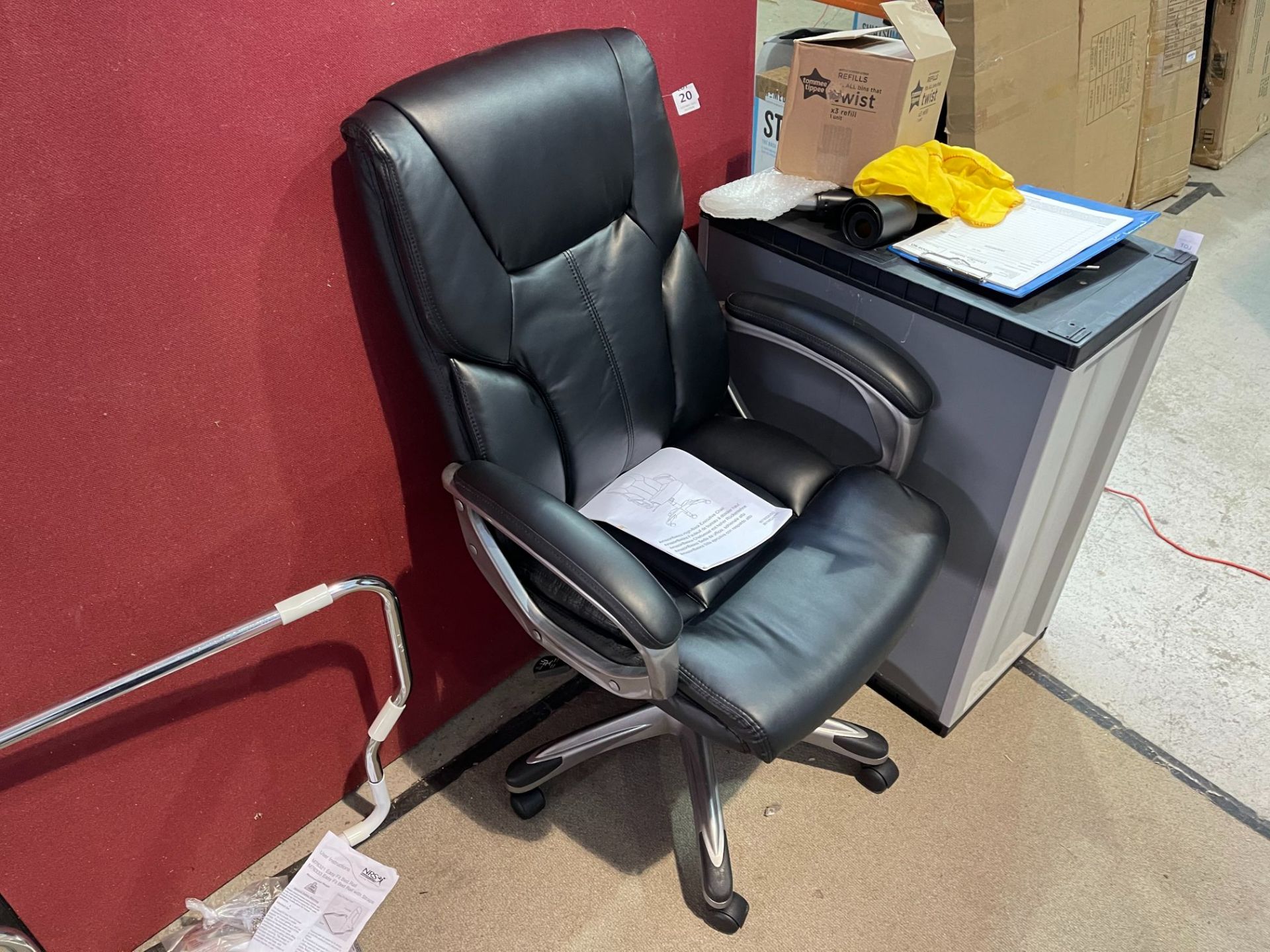 HIGH BACK EXECUTIVE OFFICE CHAIR (EX-DISPLAY)