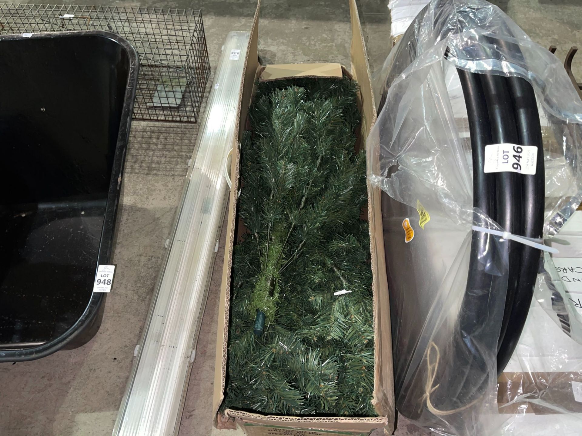 6FT ARTIFICIAL CHRISTMAS TREE