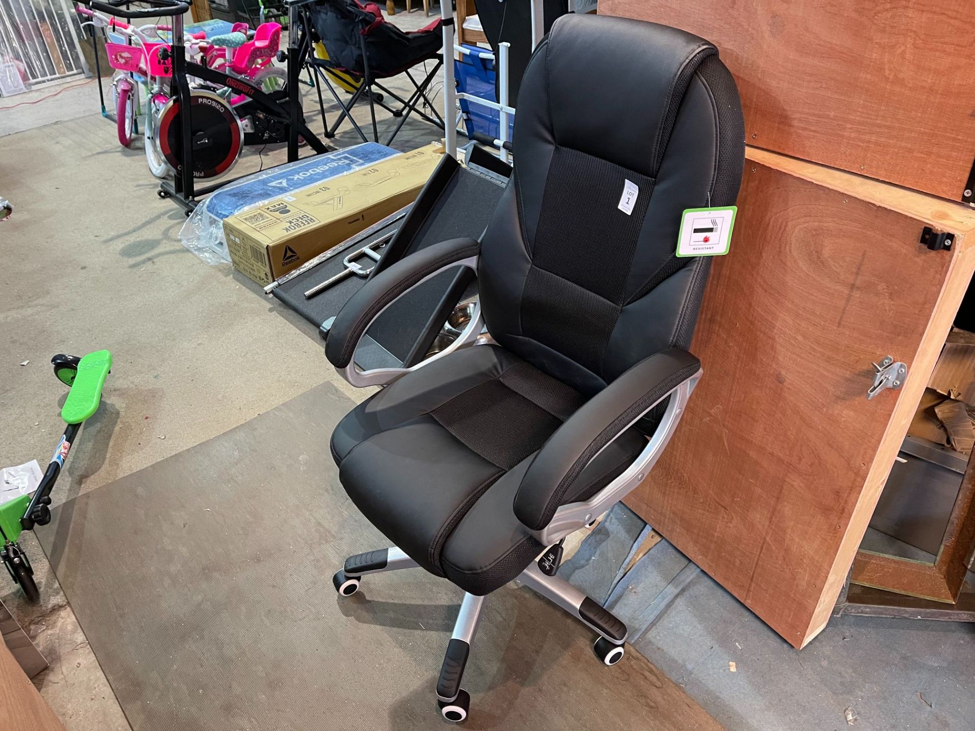 HIGH BACK EXECUTIVE OFFICE CHAIR (EX-DISPLAY)