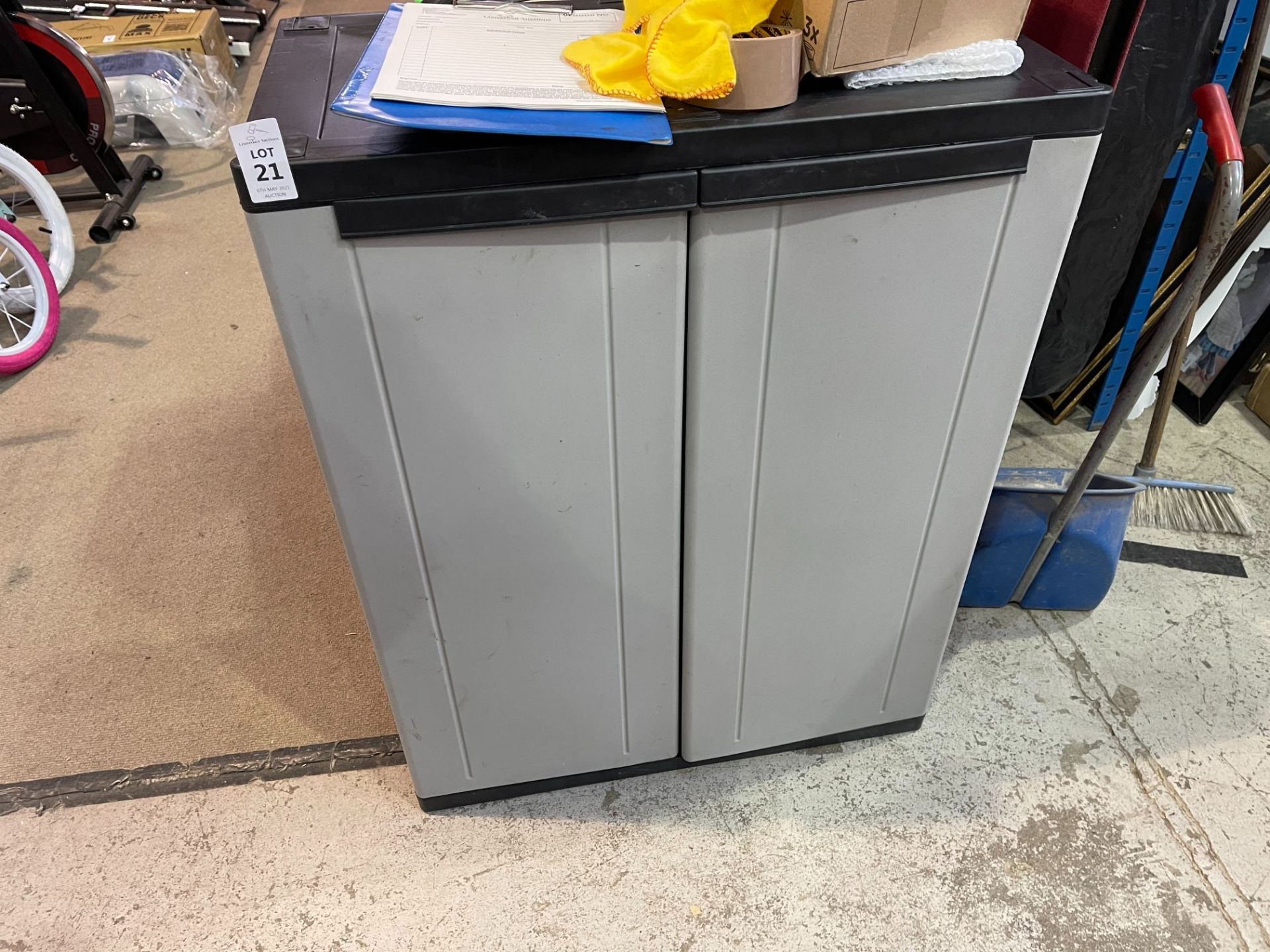 2-DOOR PLASTIC OUTDOOR STORAGE UNIT