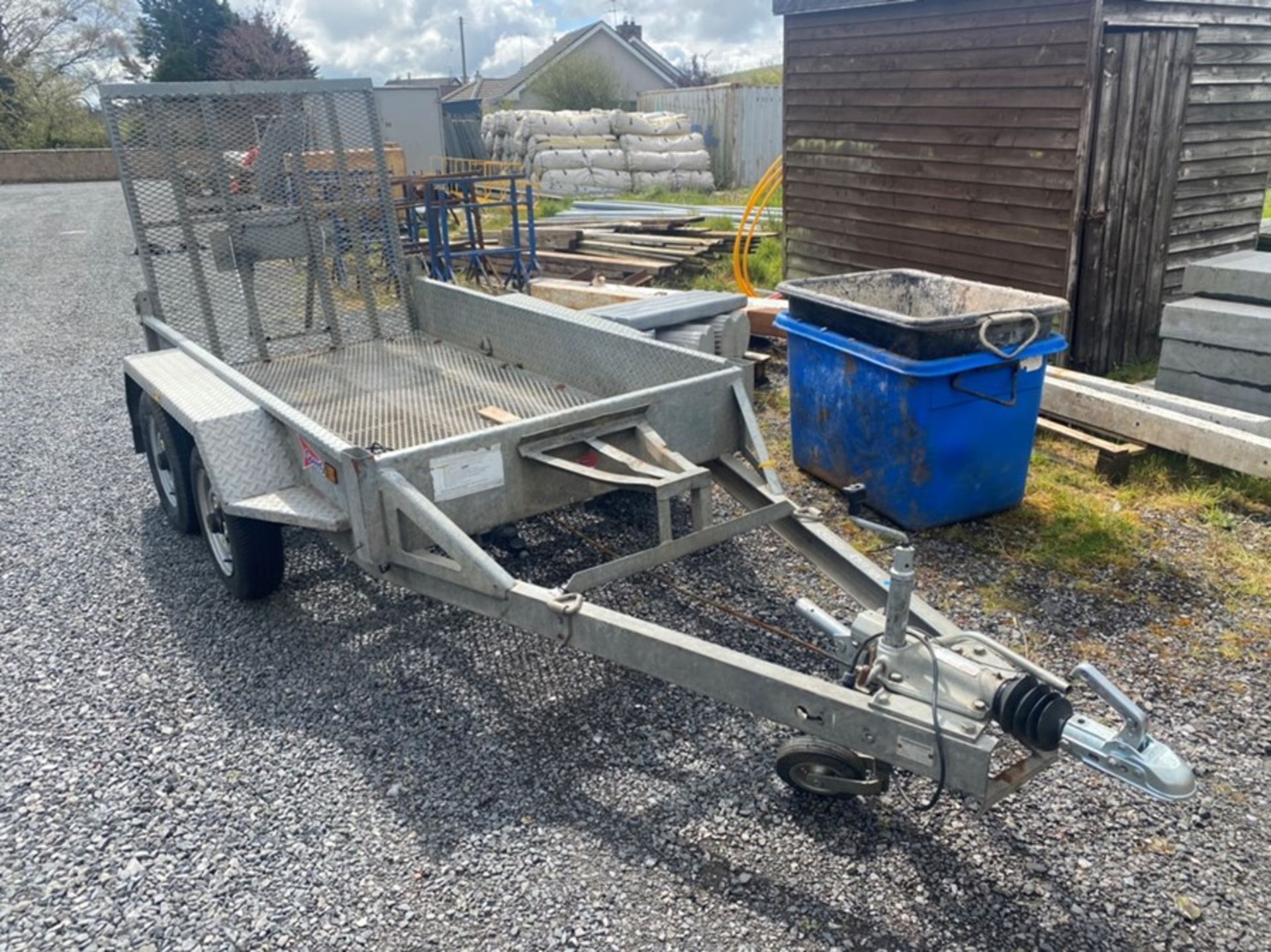 INDESPENSION TYPE V20 8.4” X 4.2” TWIN AXLE PLANT TRAILER & RAMP (PLUS VAT ON HAMMER BID)