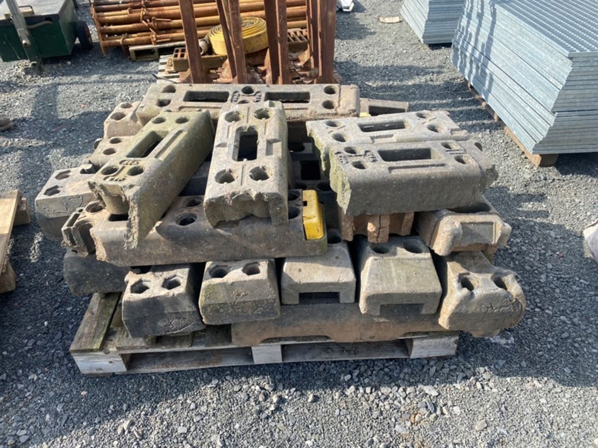 PALLET OF SECURITY FENCING FEET