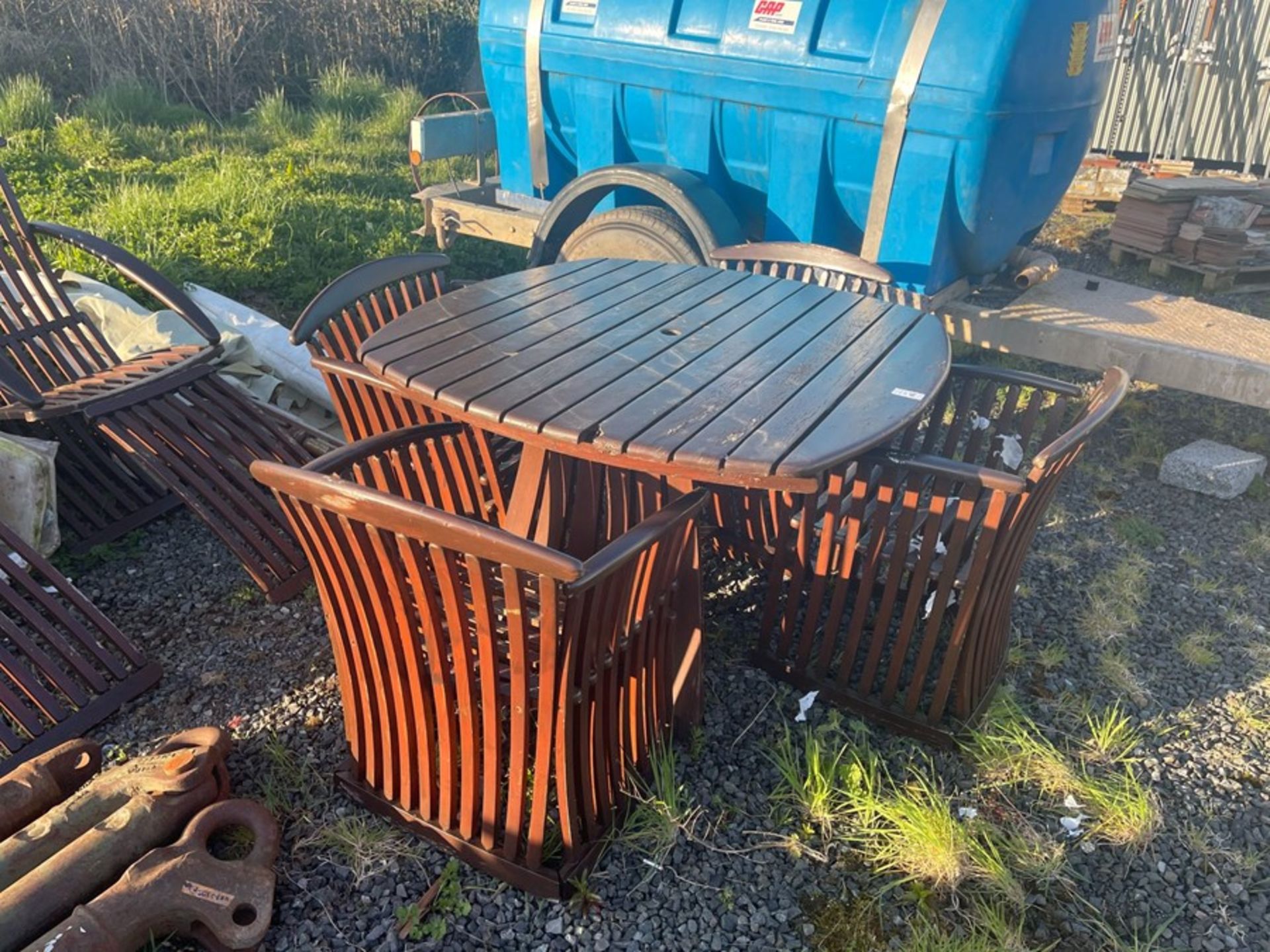 WOODEN GARDEN TABLE, 4X CHAIRS & PARASOL