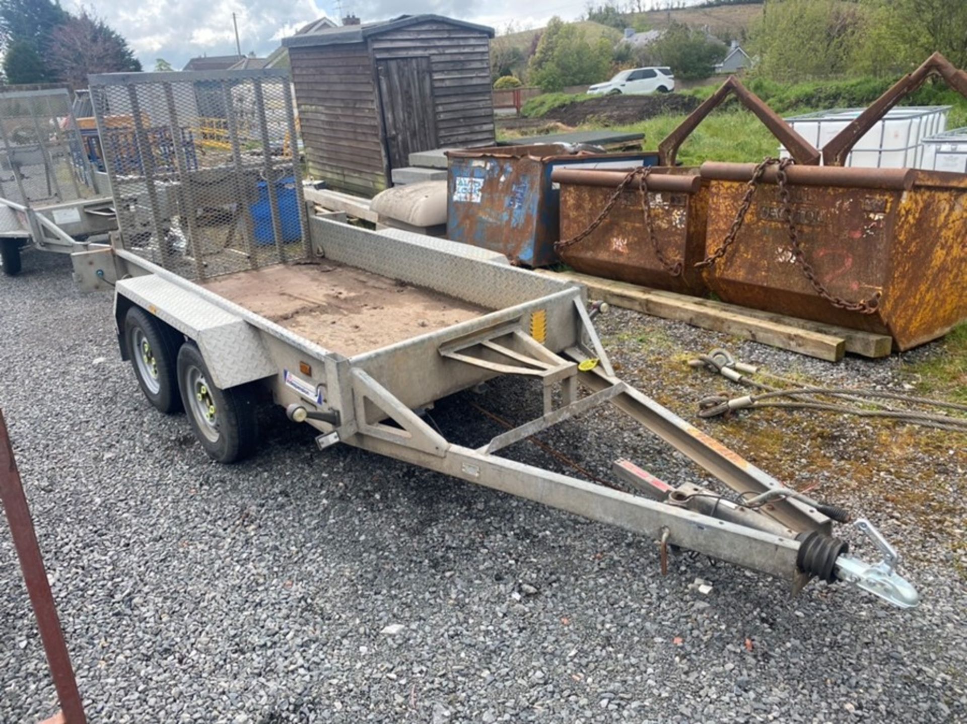 INDESPENSION TYPE V20 8.2” X 4.2” TWIN AXLE PLANT TRAILER & RAMP (PLUS VAT ON HAMMER BID)