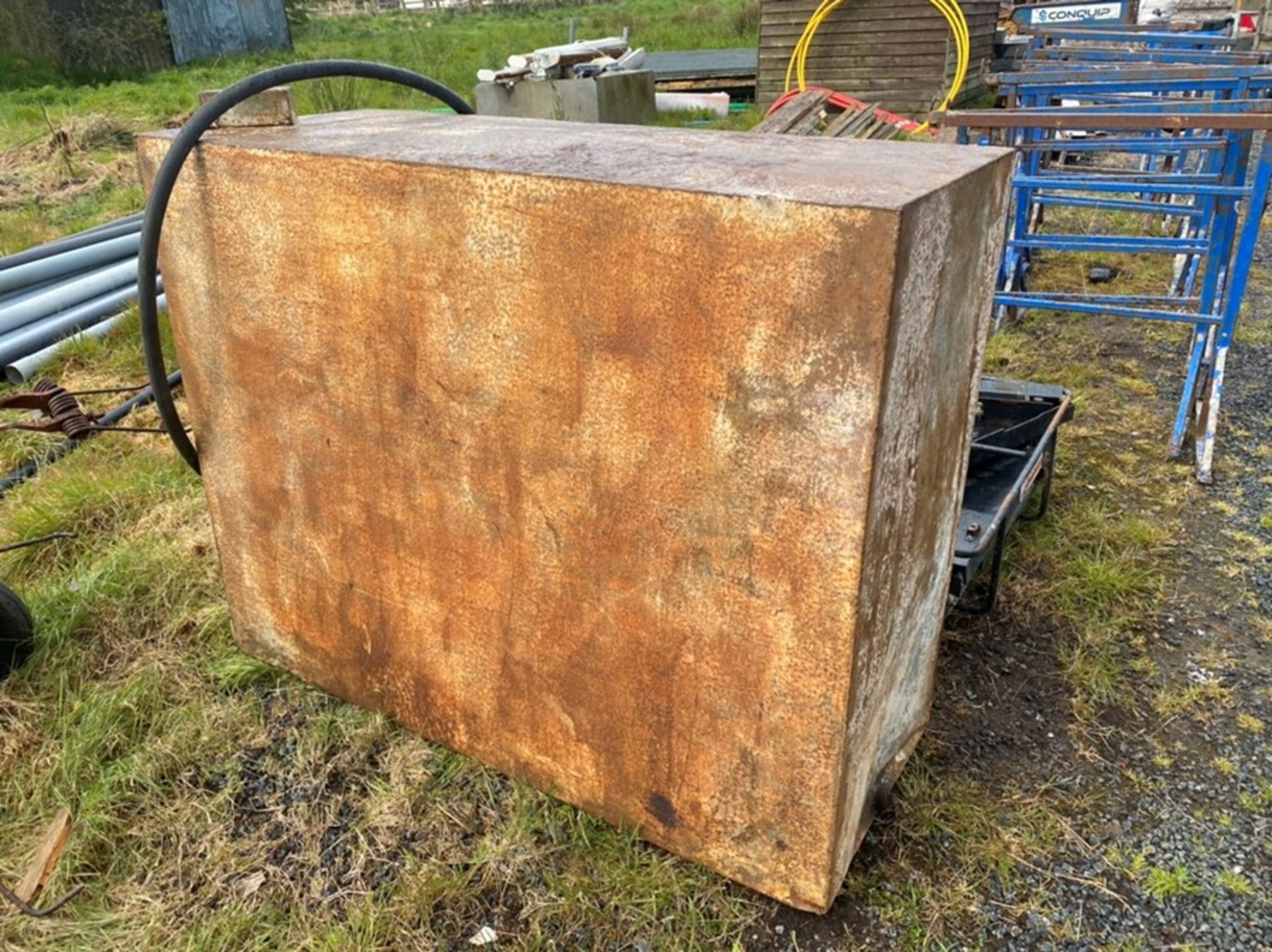 STEEL FUEL TANK WITH FUEL NOZZLE