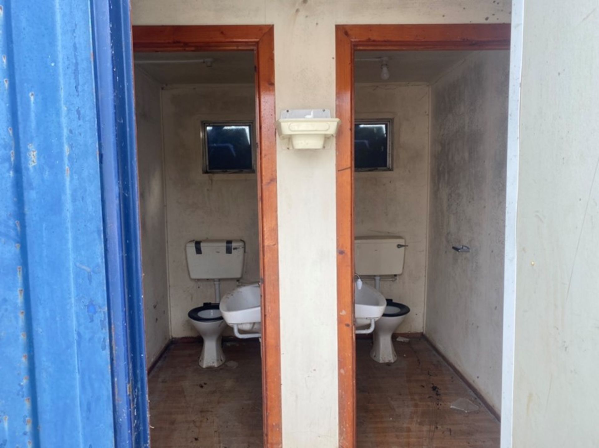 10 X 8FT CONTAINER TOILET BLOCK - Image 3 of 3