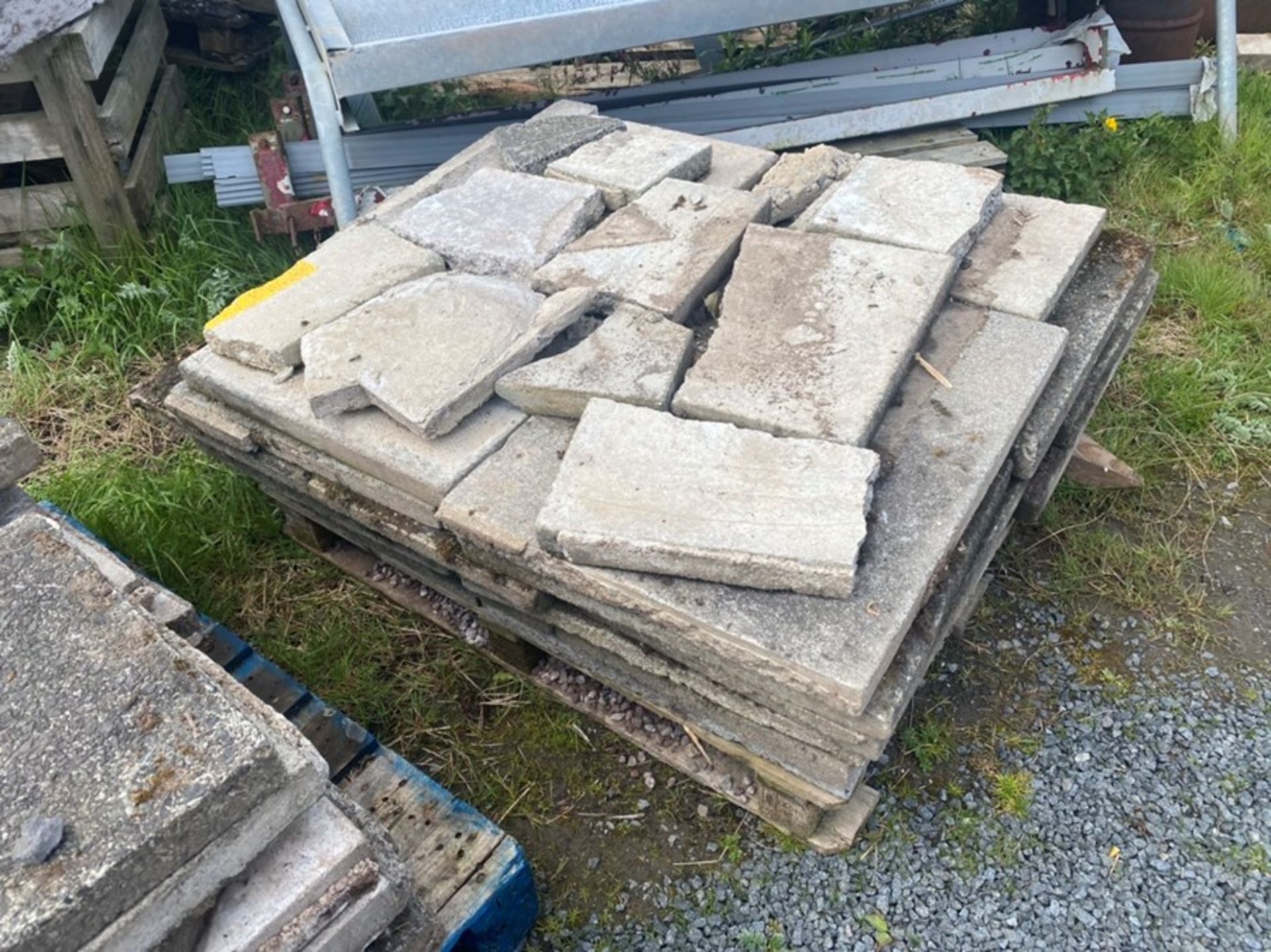 PALLET OF PAVING FLAGS