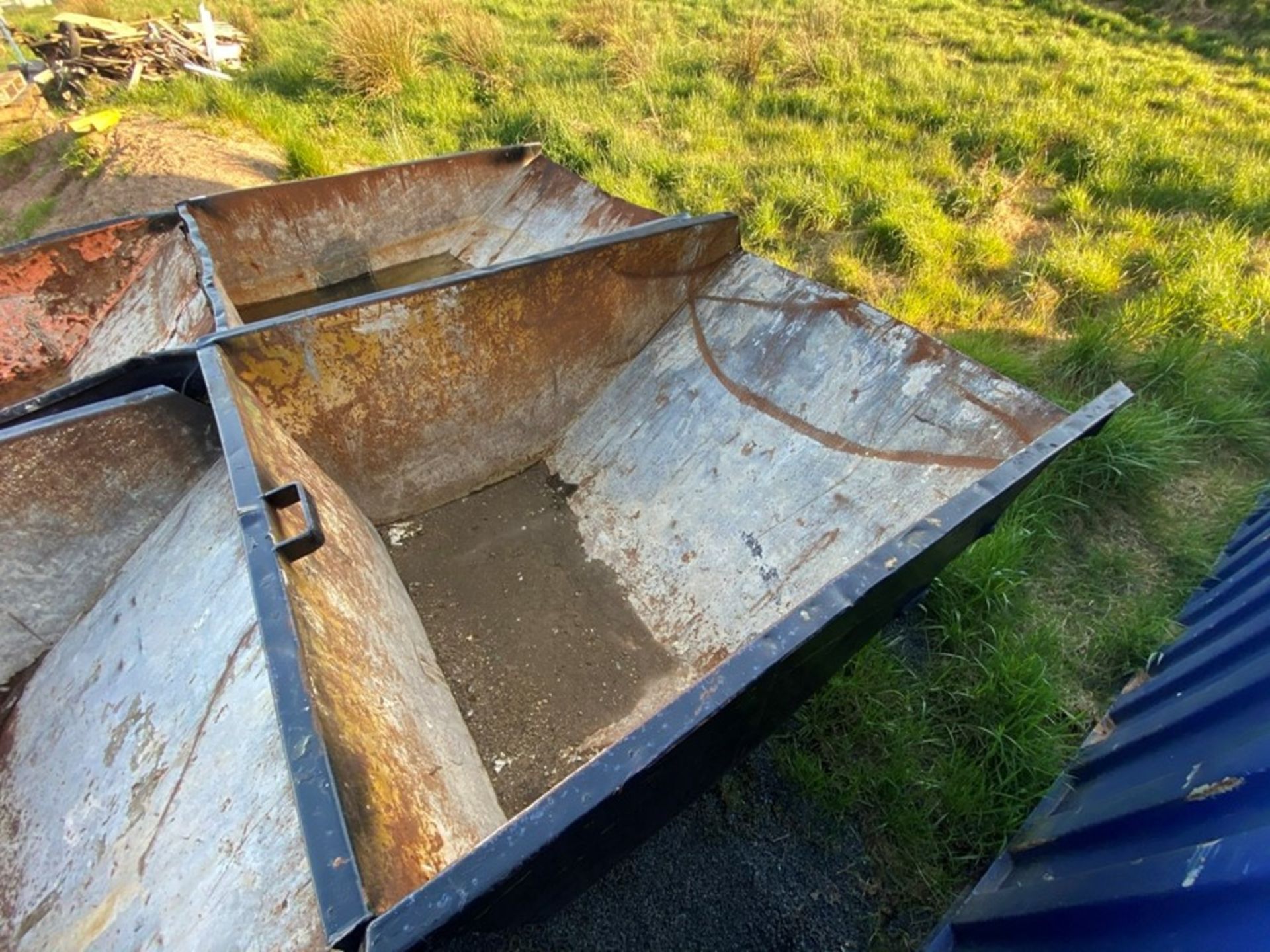 BLACK FORKLIFT TIPPING SKIP - Image 2 of 2