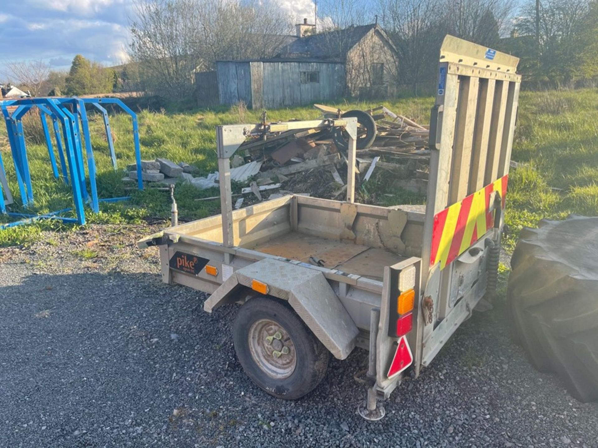 PIKE 5FT X 4FT 750KG SINGLE AXLE GALVANISED TRAILER WITH RAMP (PLUS VAT ON HAMMER BID)