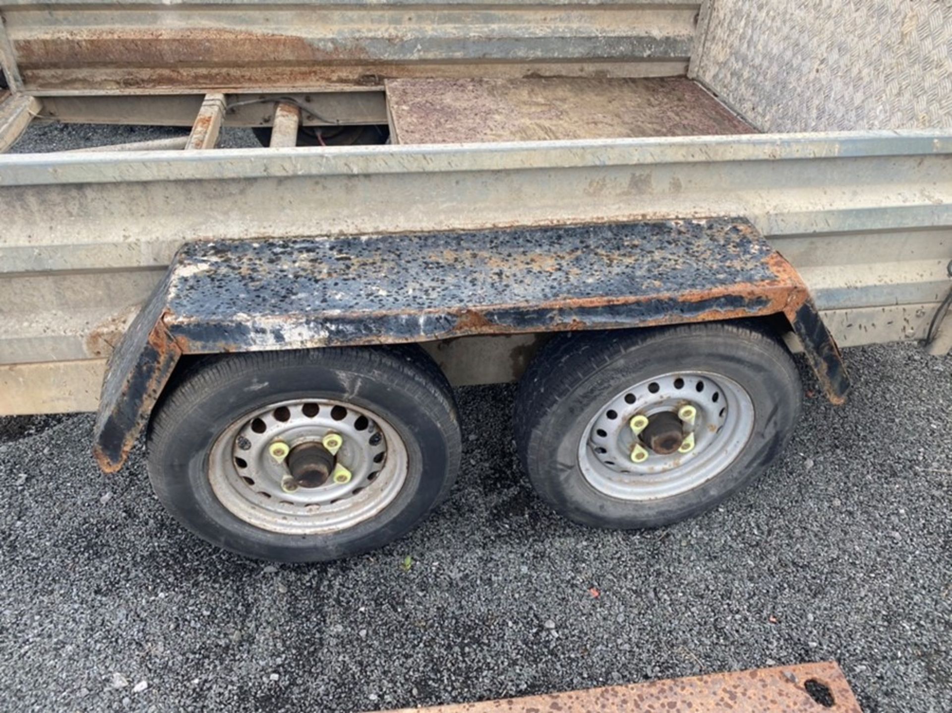 INDESPENSION TYPE V67Z TWIN AXLE TRAILER WITH RAMP (DAMAGED FLOOR) (PLUS VAT ON HAMMER BID) - Image 4 of 6