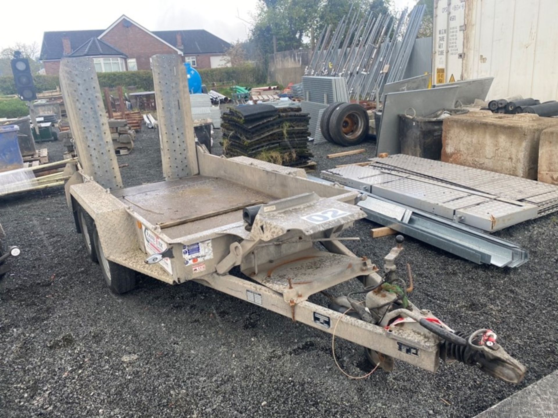 IFOR WILLIAMS 9.2’ X 4.4’ TWIN AXLE PLANT TRAILER & RAMPS (PLUS VAT ON HAMMER BID) - Image 2 of 6