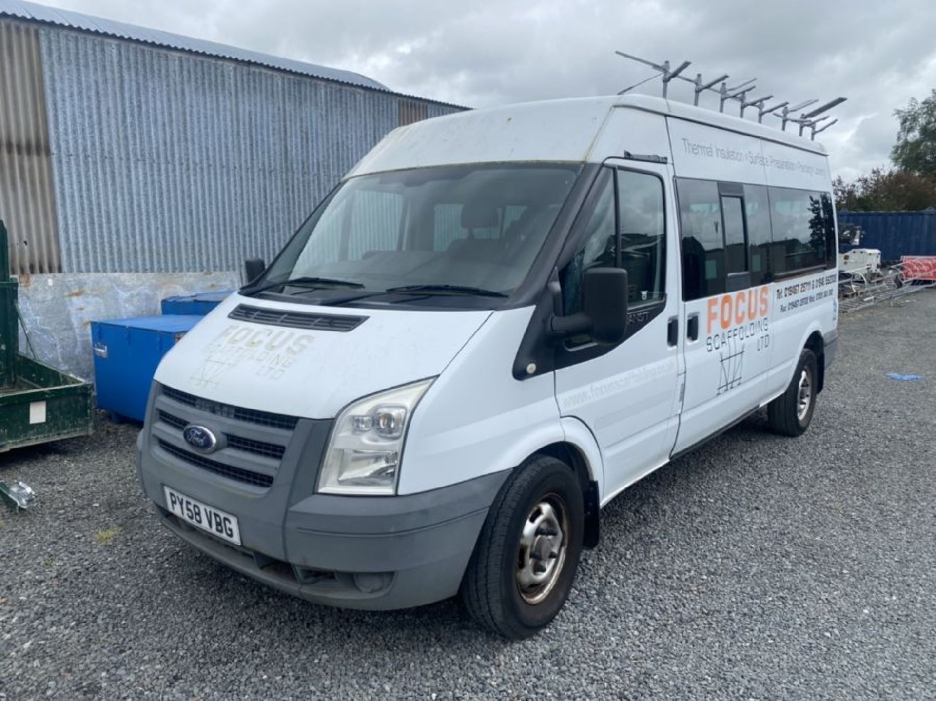 2009 WHITE FORD TRANSIT 2.4 15-SEATER MINI BUS (117,990KM) (TURNS ON AND DRIVING) (NO MOT, NO