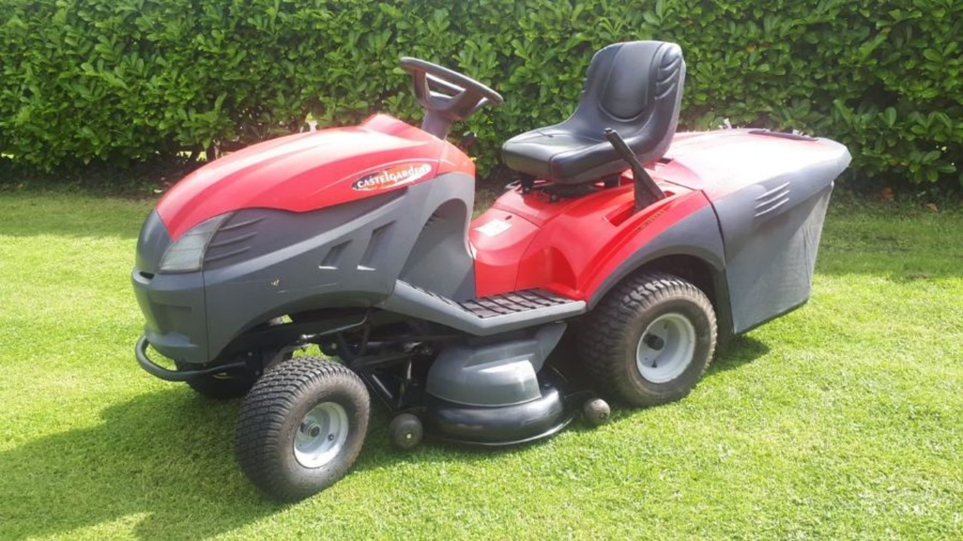CASTELGARDEN PTX220 RIDE ON MOWER 22HP HYDROSTATIC 40" CUT WITH NEW DECK (FULLY WORKING)