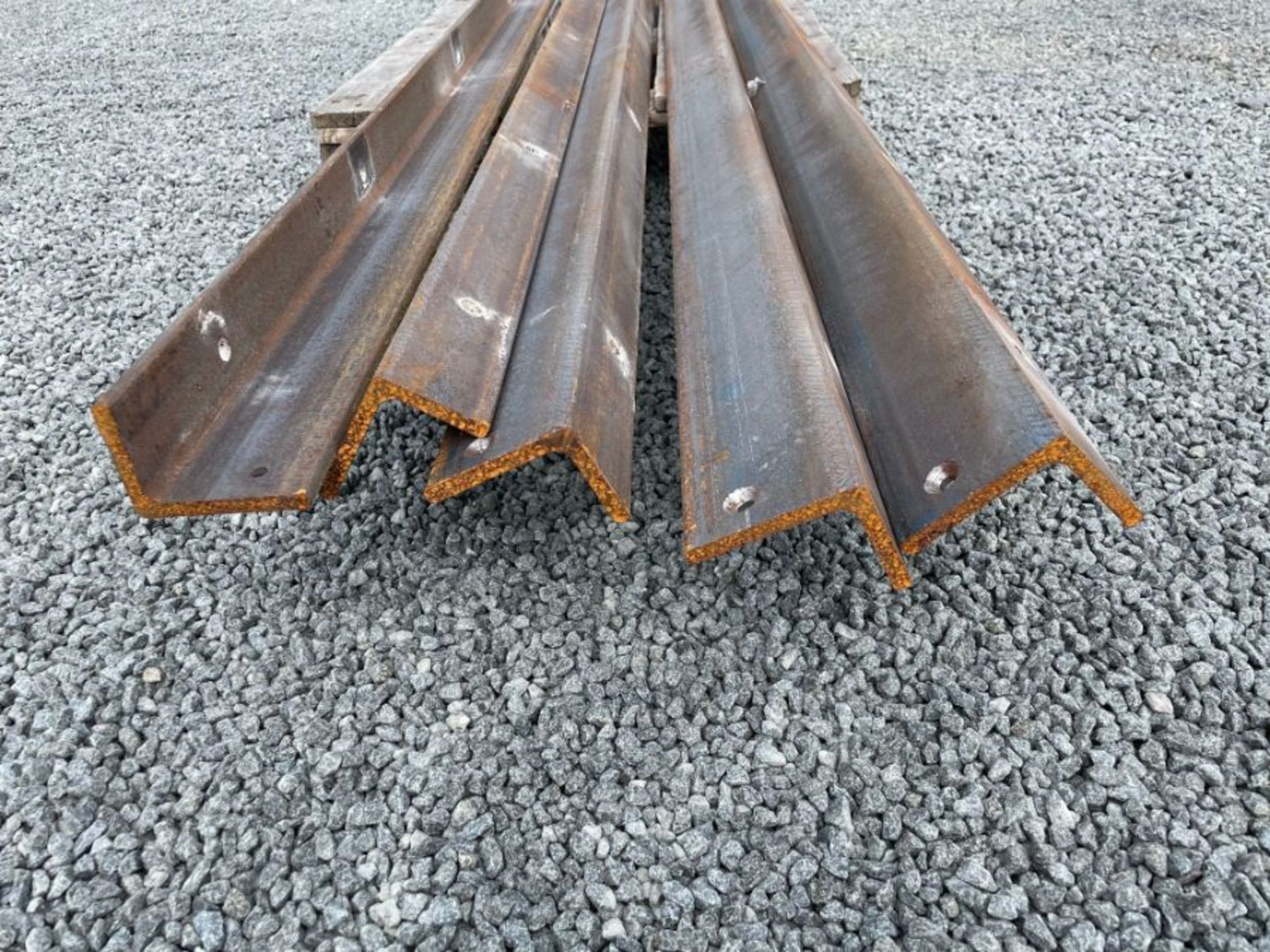 5 X LENGTHS OF 4 X 3” ANGLE IRON 10MM THICK (LENGTHS 118” - 121”) (HAMMER VAT ON THIS ITEM) - Image 3 of 4