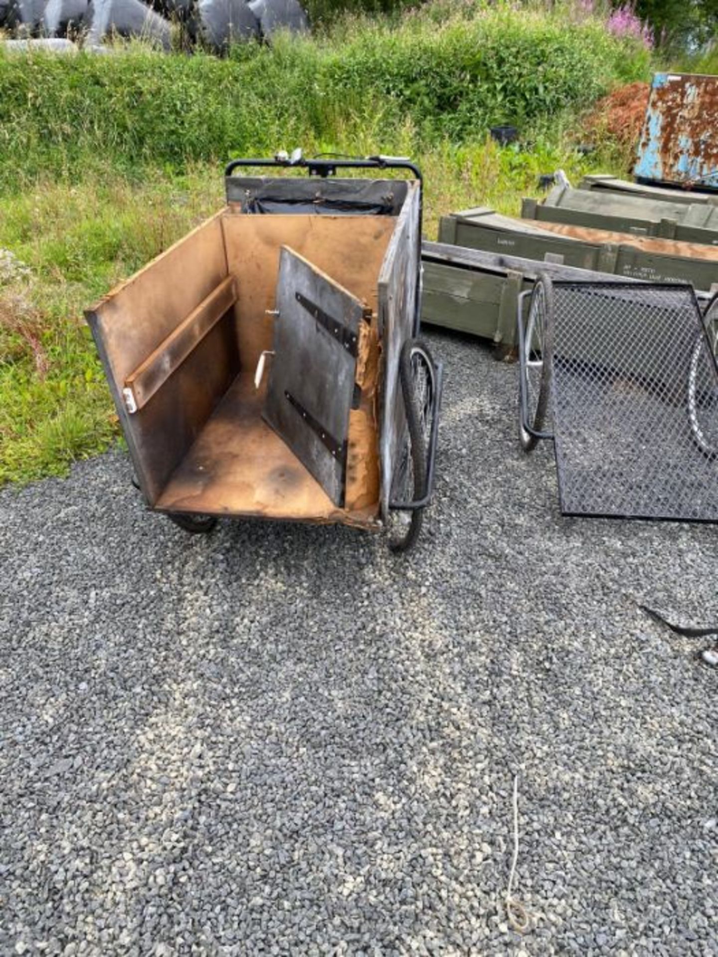 VINTAGE 3 WHEELED SHOP DELIVERY BIKE + TRAILER (HAMMER VAT ON THIS ITEM) - Image 6 of 7