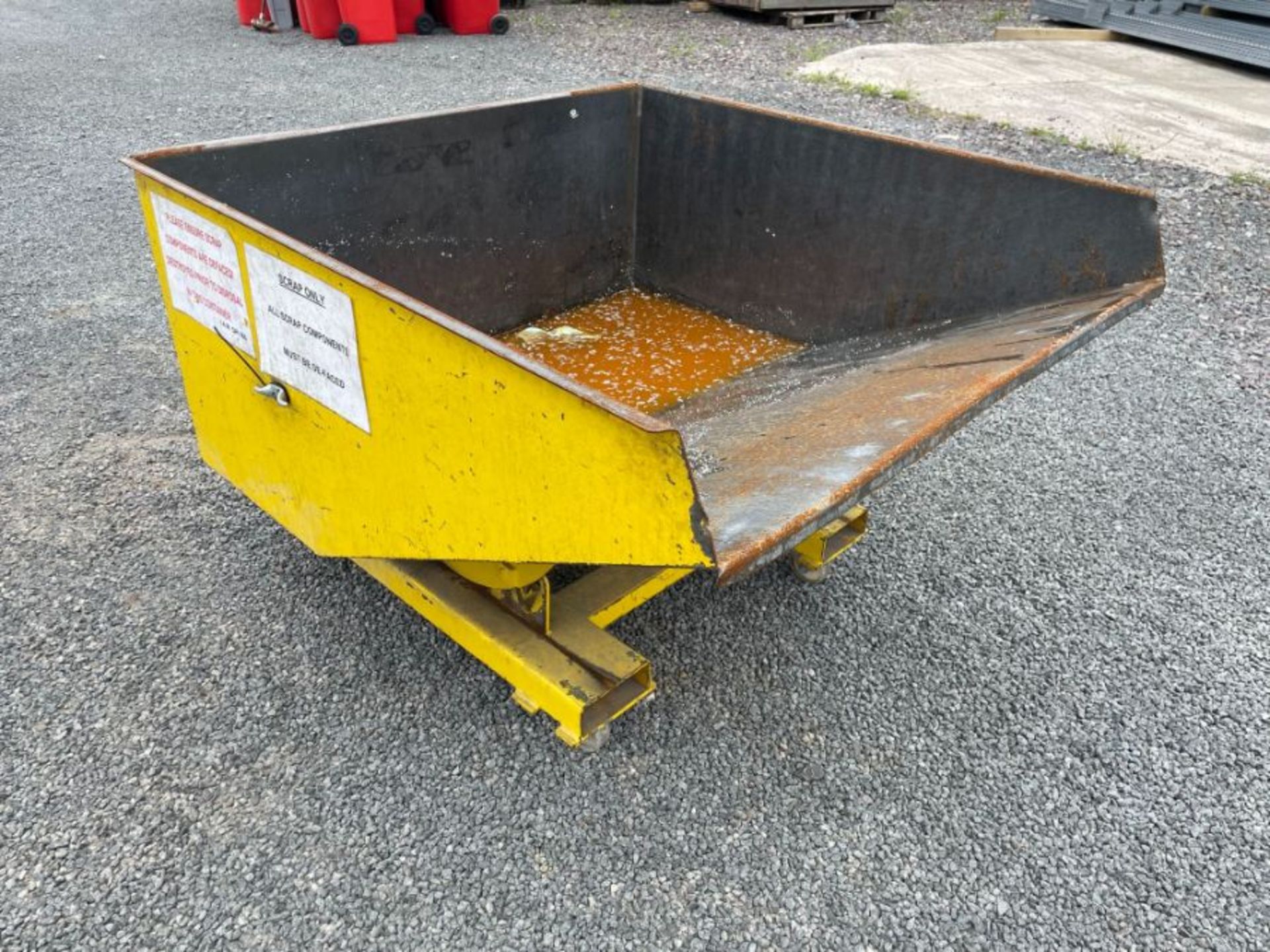 YELLOW FORKLIFT TIPPING SKIP (HAMMER VAT ON THIS ITEM) - Image 2 of 2