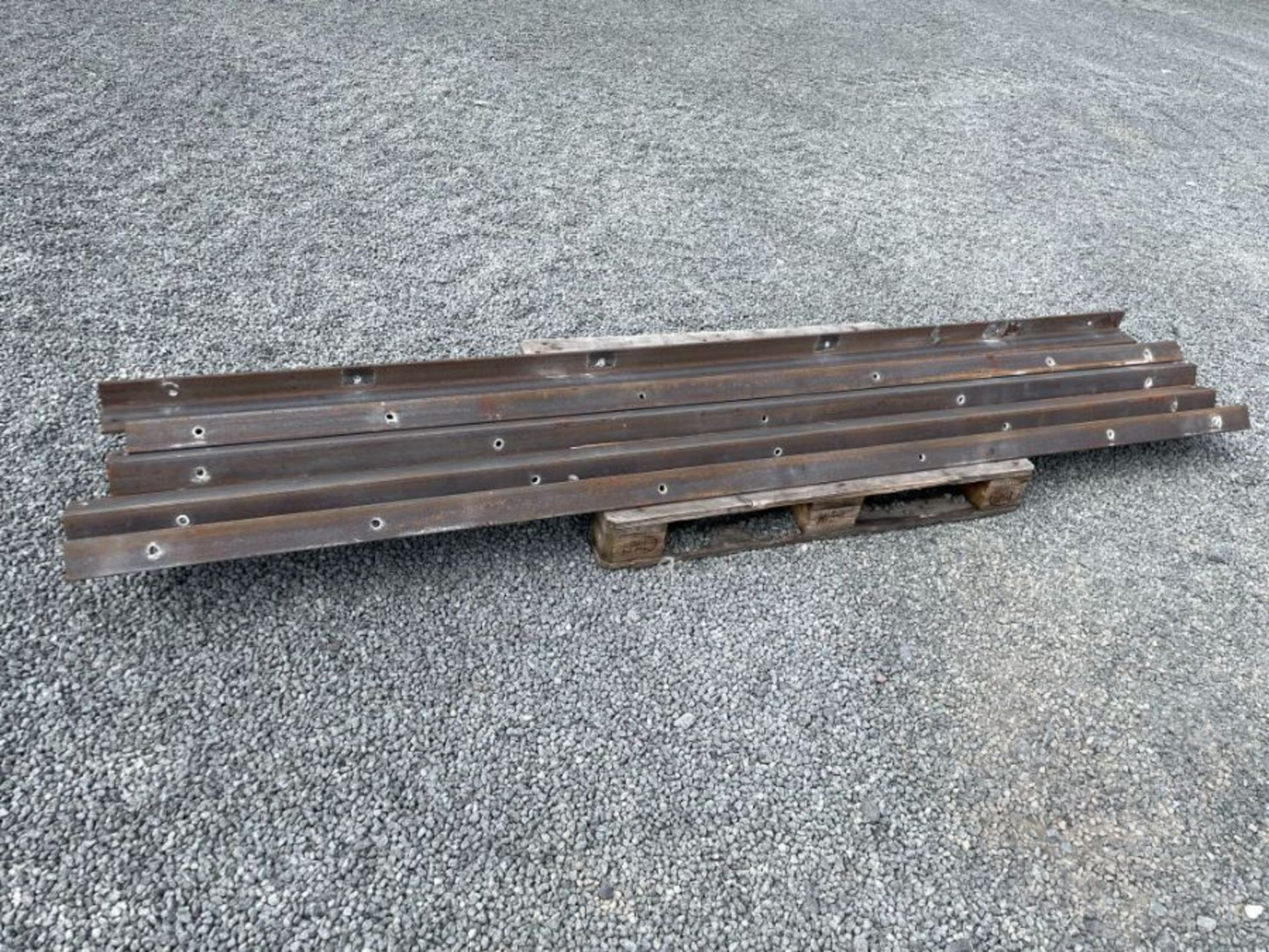 5 X LENGTHS OF 4 X 3” ANGLE IRON 10MM THICK (LENGTHS 118” - 121”) (HAMMER VAT ON THIS ITEM) - Image 2 of 4