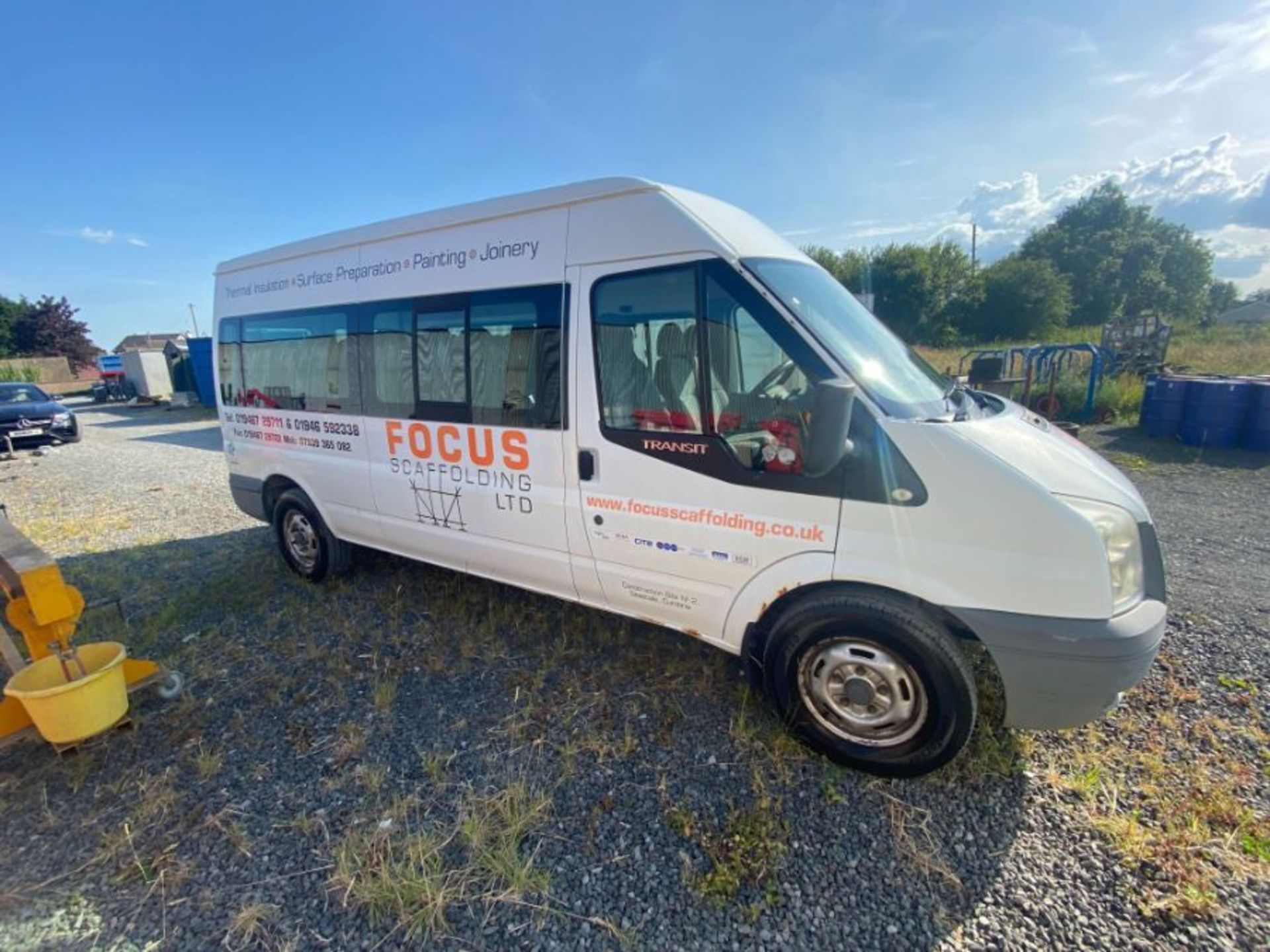 2008 WHITE FORD TRANSIT 2.4 15-SEATER MINI BUS (TURNS ON AND DRIVING) (105,425KM - NO MOT, NO - Image 2 of 8